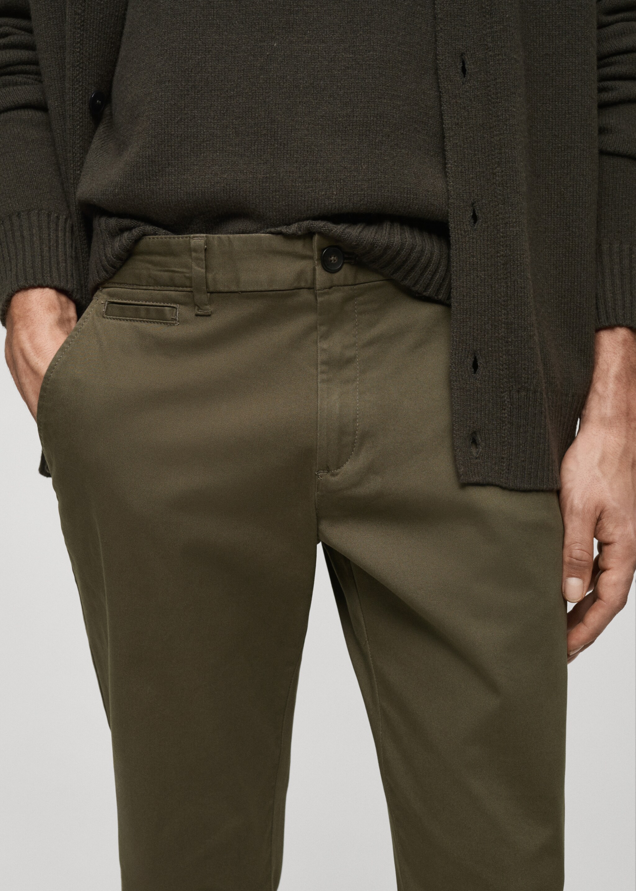 Pantalón algodón tapered crop - Detalle del artículo 1, Verde medio. Ref: 77010570-00.