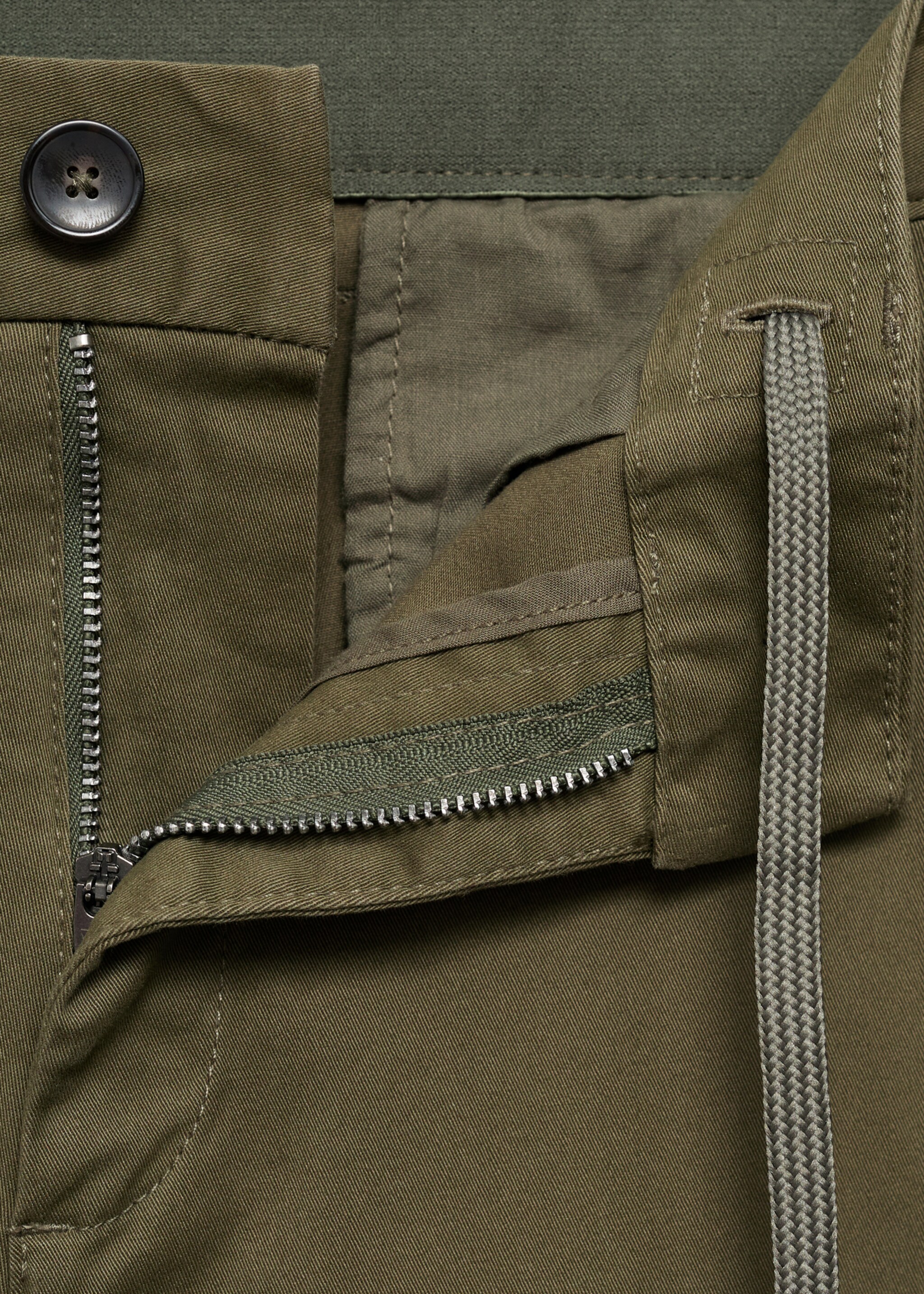 Pantalón algodón tapered crop - Detalle del artículo 8, Verde medio. Ref: 77010570-00.