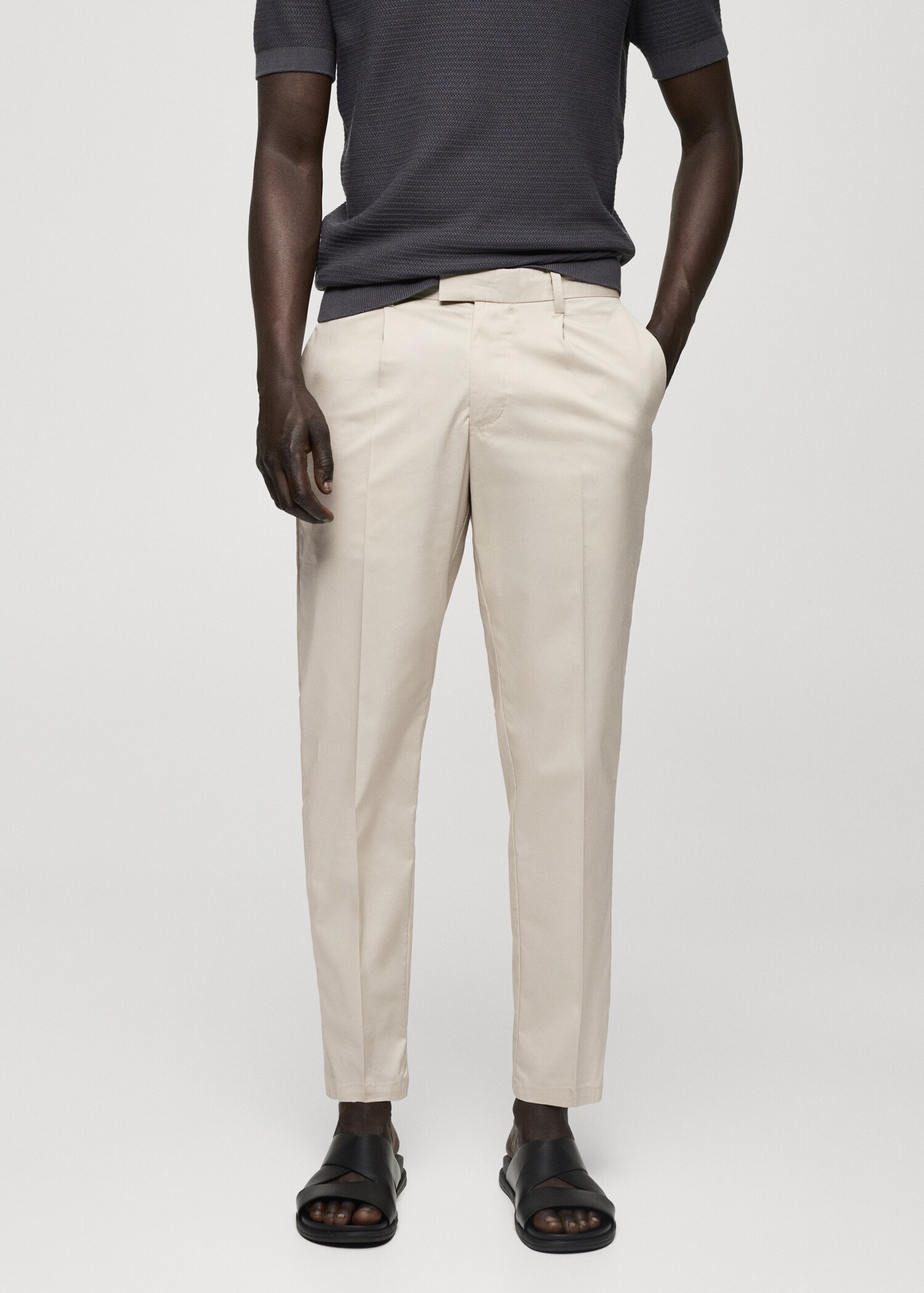Slim Fit-Bundfaltenhose aus Baumwolle - Mittlere Ansicht