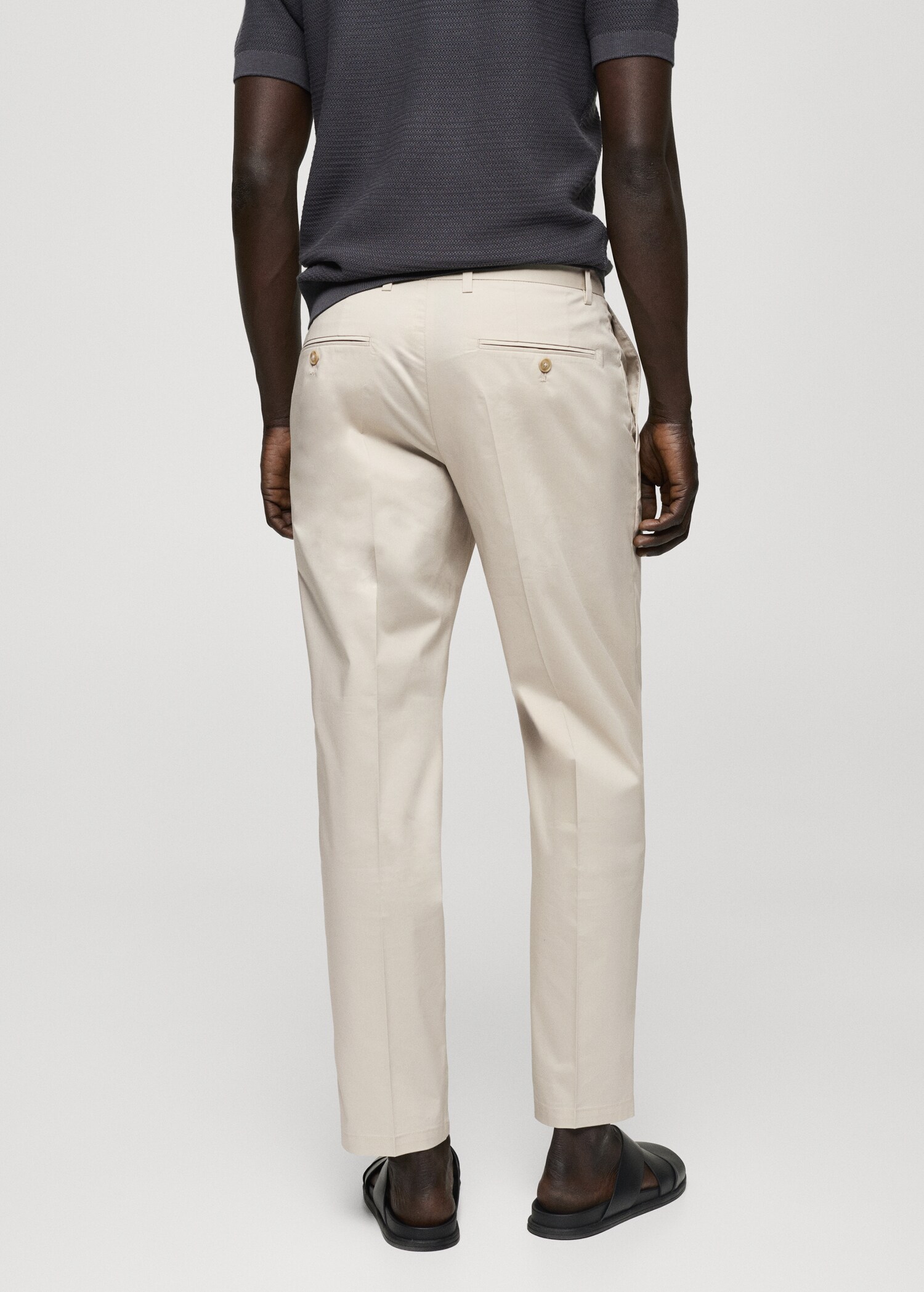 Slim Fit-Bundfaltenhose aus Baumwolle - Rückseite des Artikels