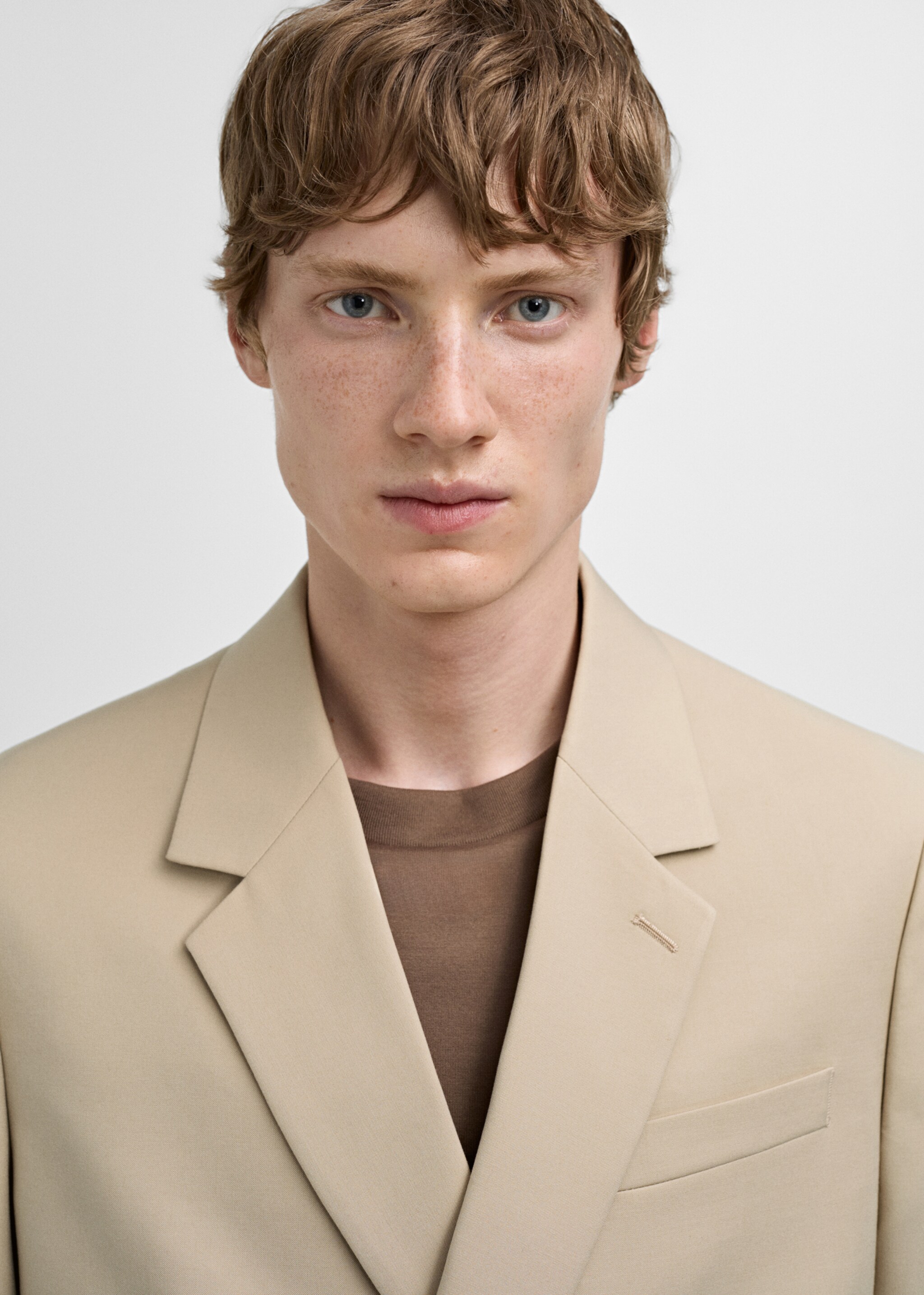 Double-breasted regular-fit suit jacket - Details of the article 1, Beige. Ref: 77010580-00.