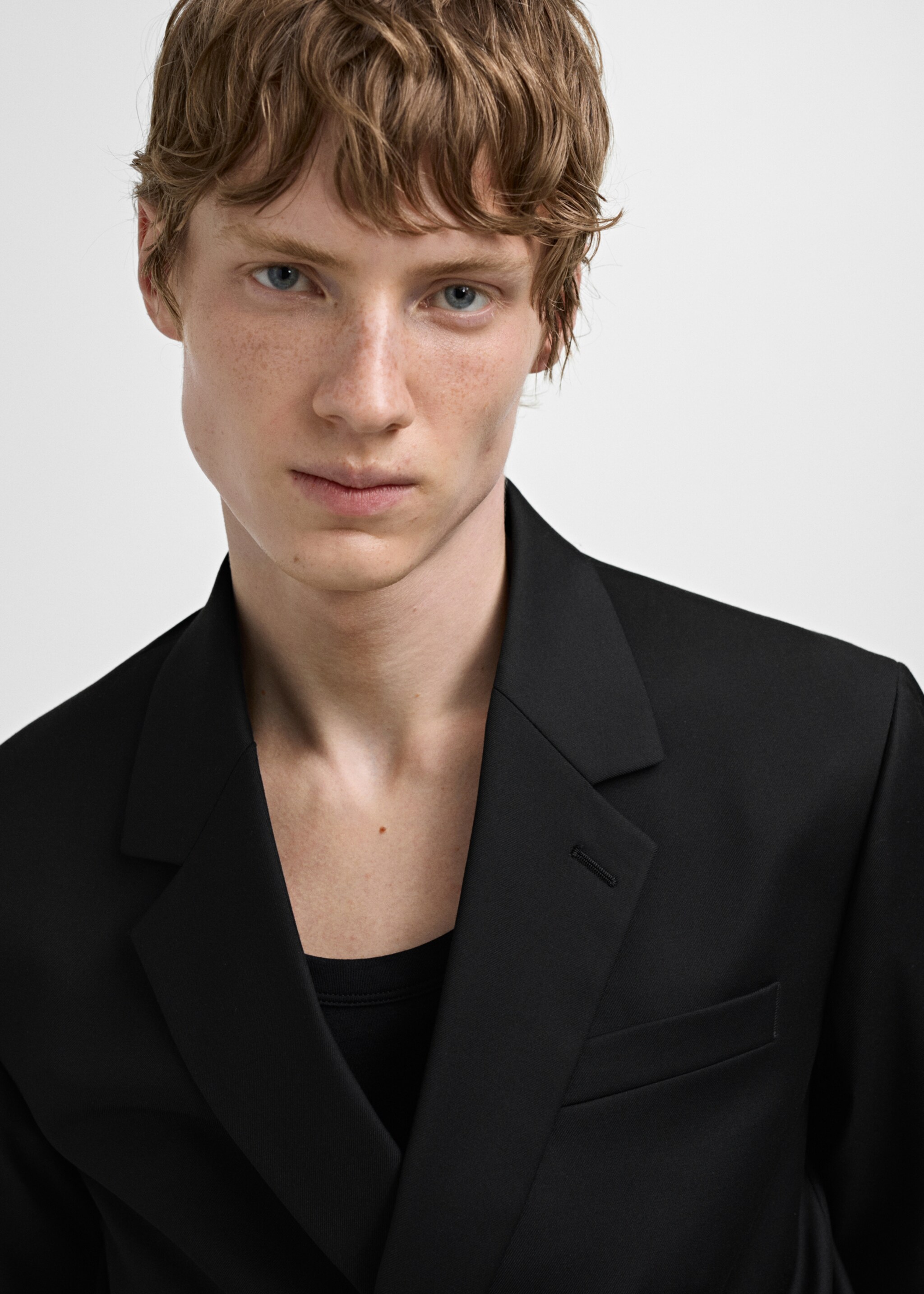 Double-breasted regular-fit suit jacket - Details of the article 1, Black. Ref: 77010581-00.