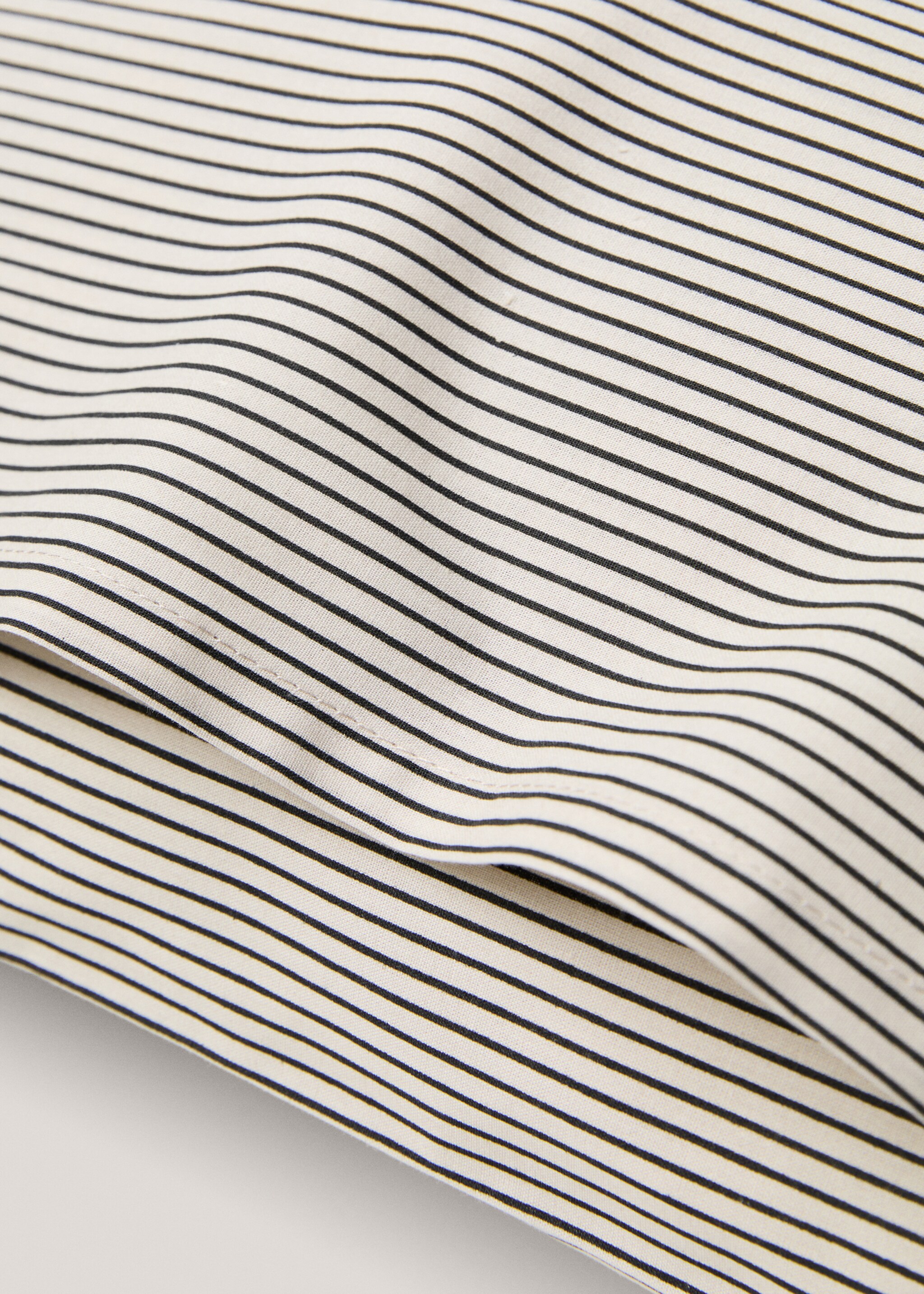 Multi-striped two-tone pillowcase 60x60 - Details of the article 1, Beige. Ref: 77010594-00.