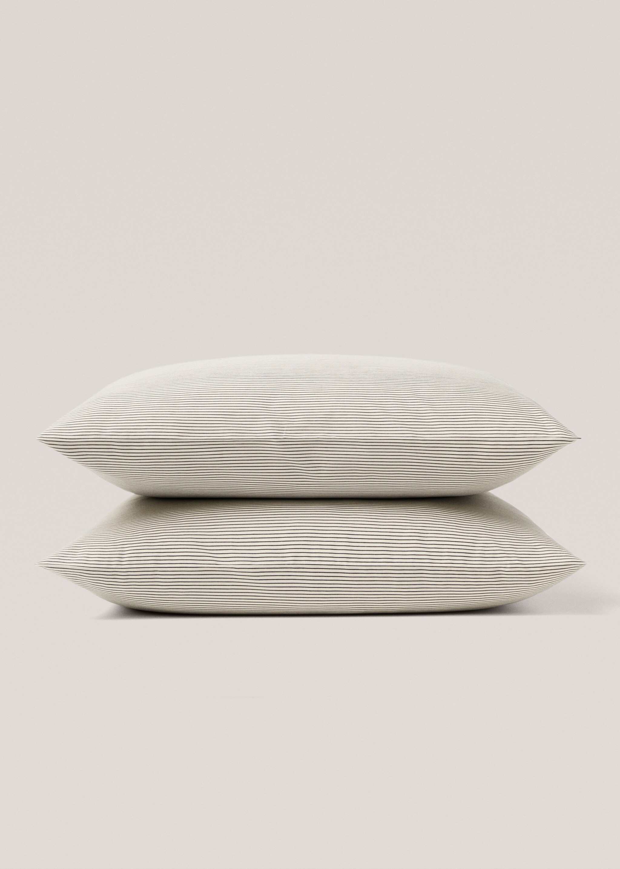 Multi-striped two-tone pillowcase 60x60 - Details of the article 3, Beige. Ref: 77010594-00.