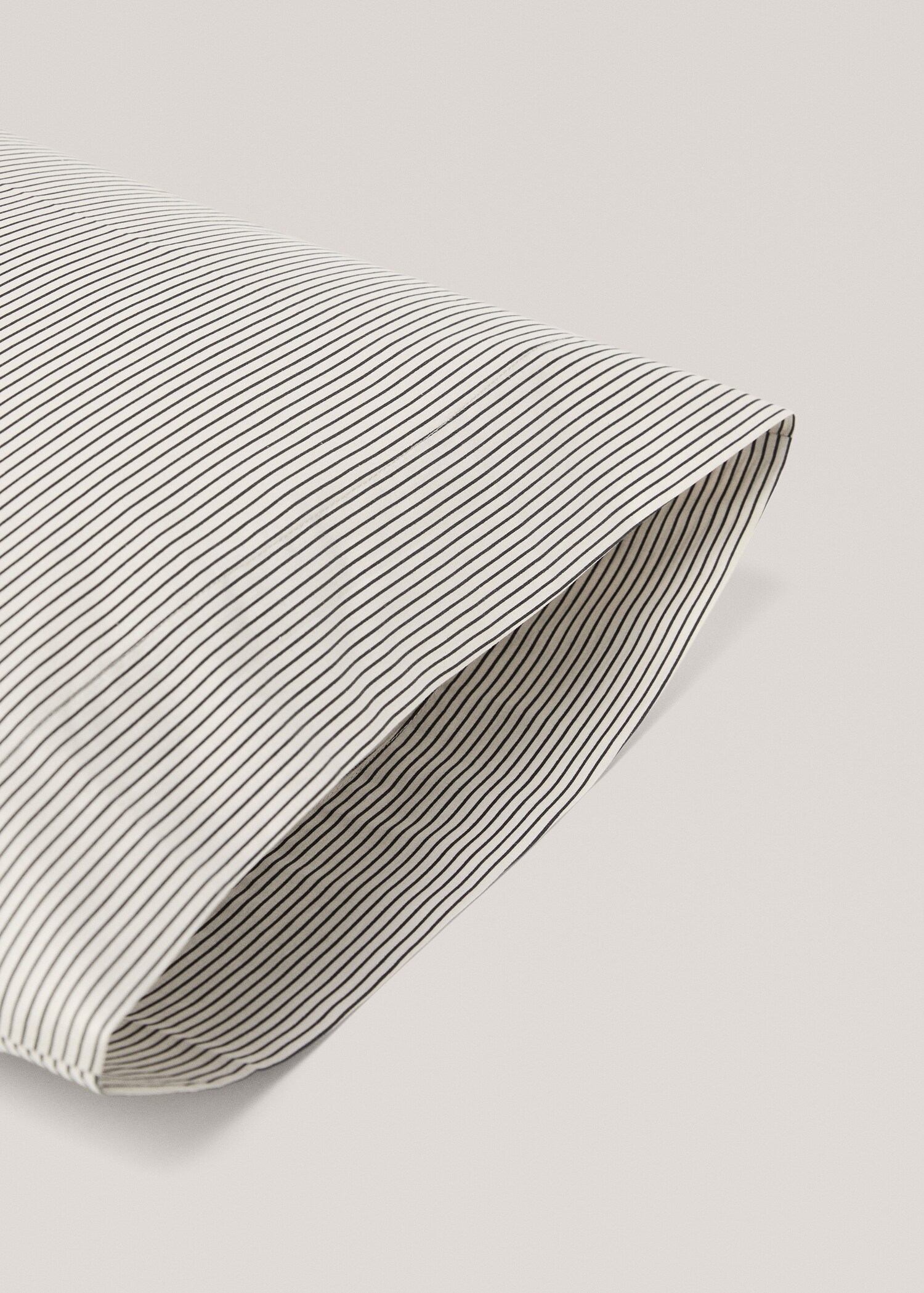 Multi-striped two-tone pillowcase 45x110cm - Details of the article 2