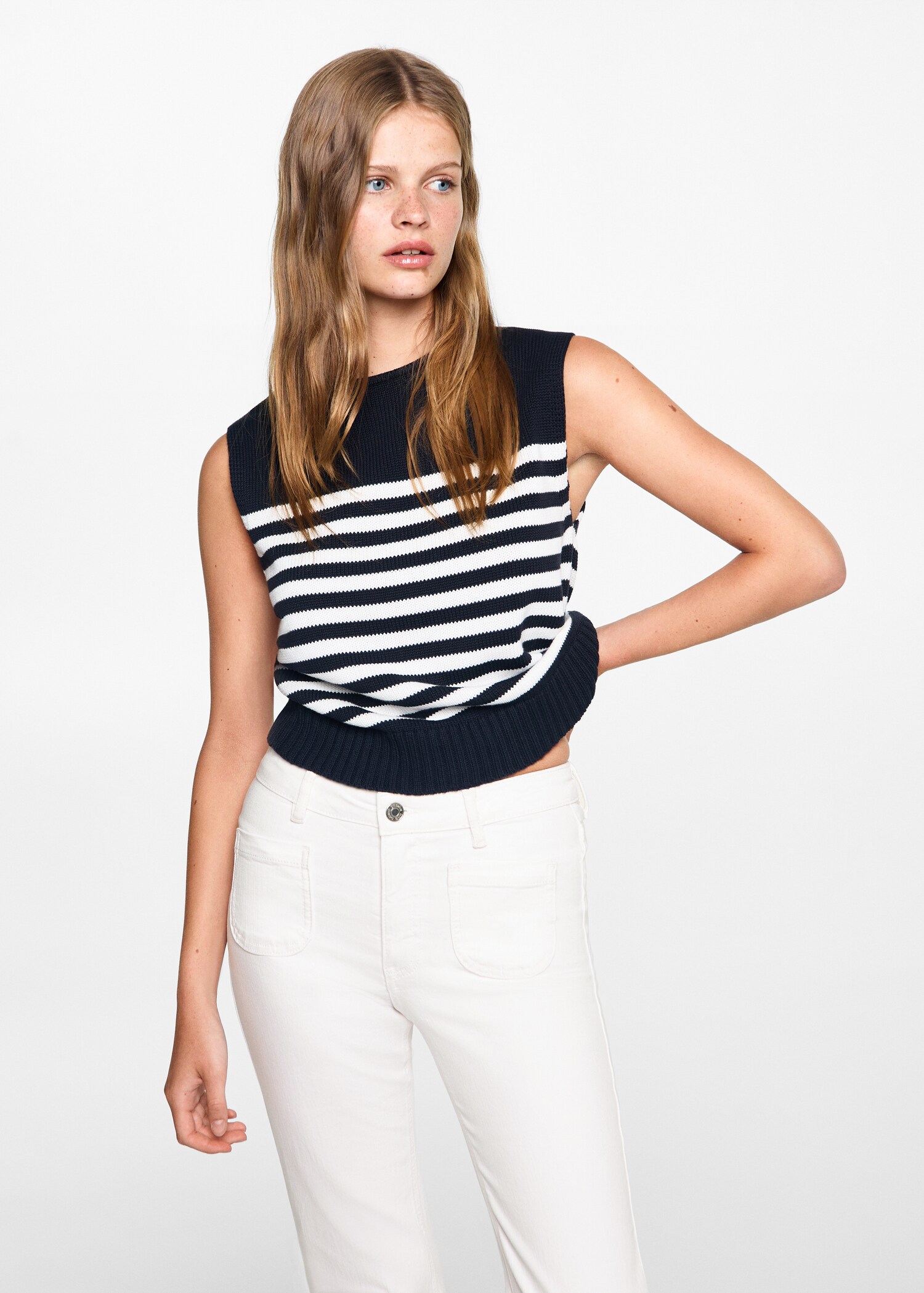 Flared jeans with pocket - Details of the article 1