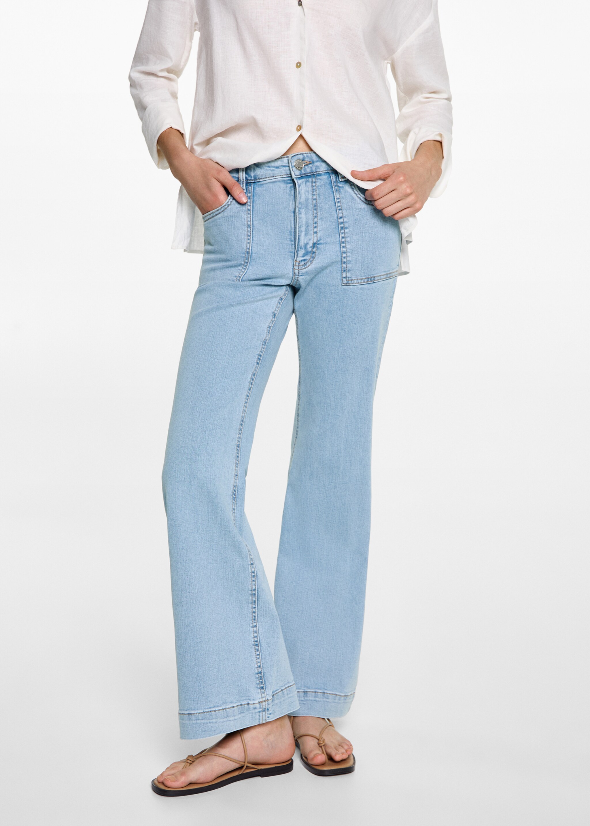 Jean flare poches - Plan moyen, Bleu moyen. Ref: 77010609-00.