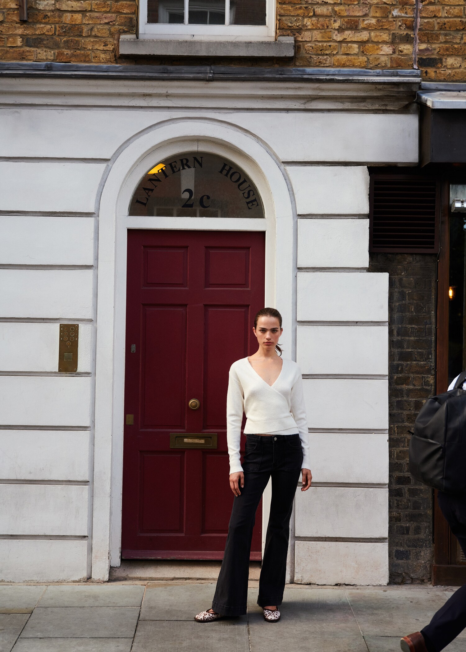 Flared jeans with pocket - Details of the article 5