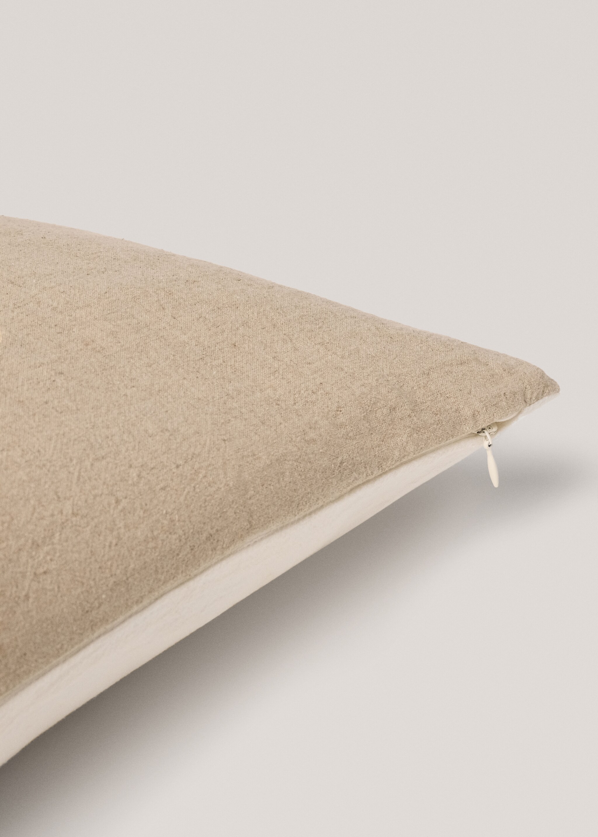 Housse coussin coton et lin - Détail de l'article 2, Beige. Ref: 77010628-00.