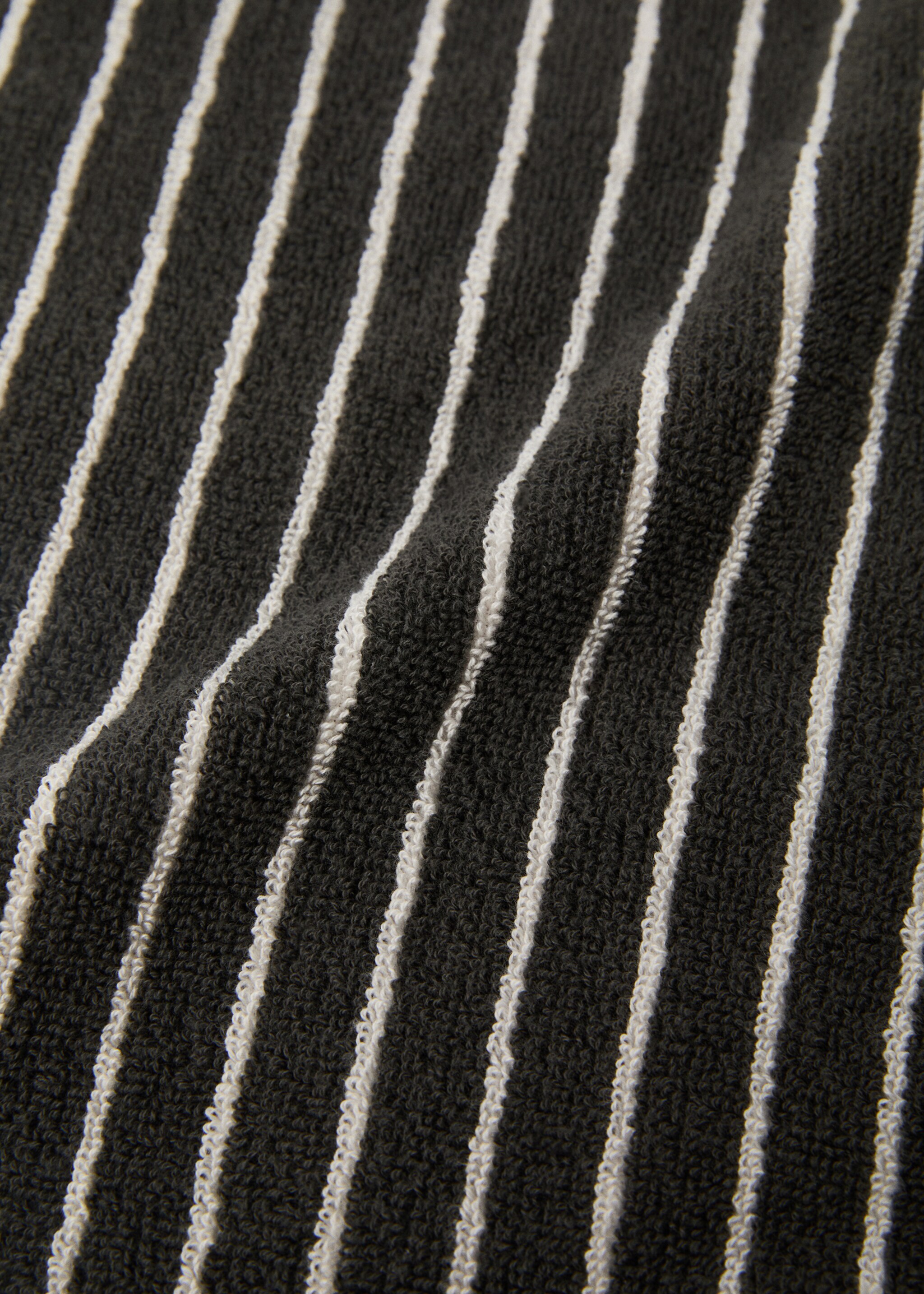 Striped hand towel 50x90cm - Details of the article 1, Charcoal. Ref: 77010646-00.