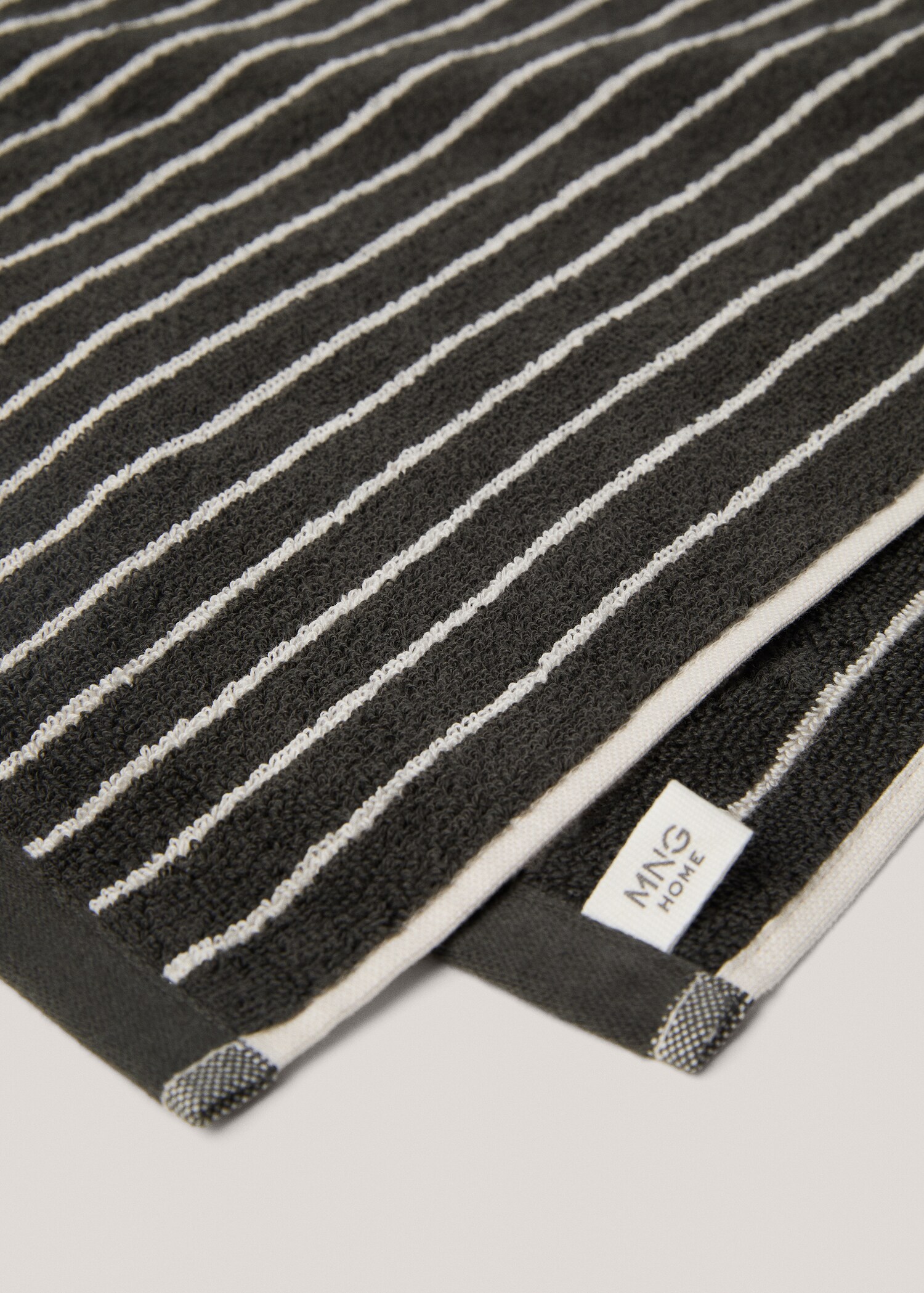 Striped bath towel 90x150cm - Details of the article 2