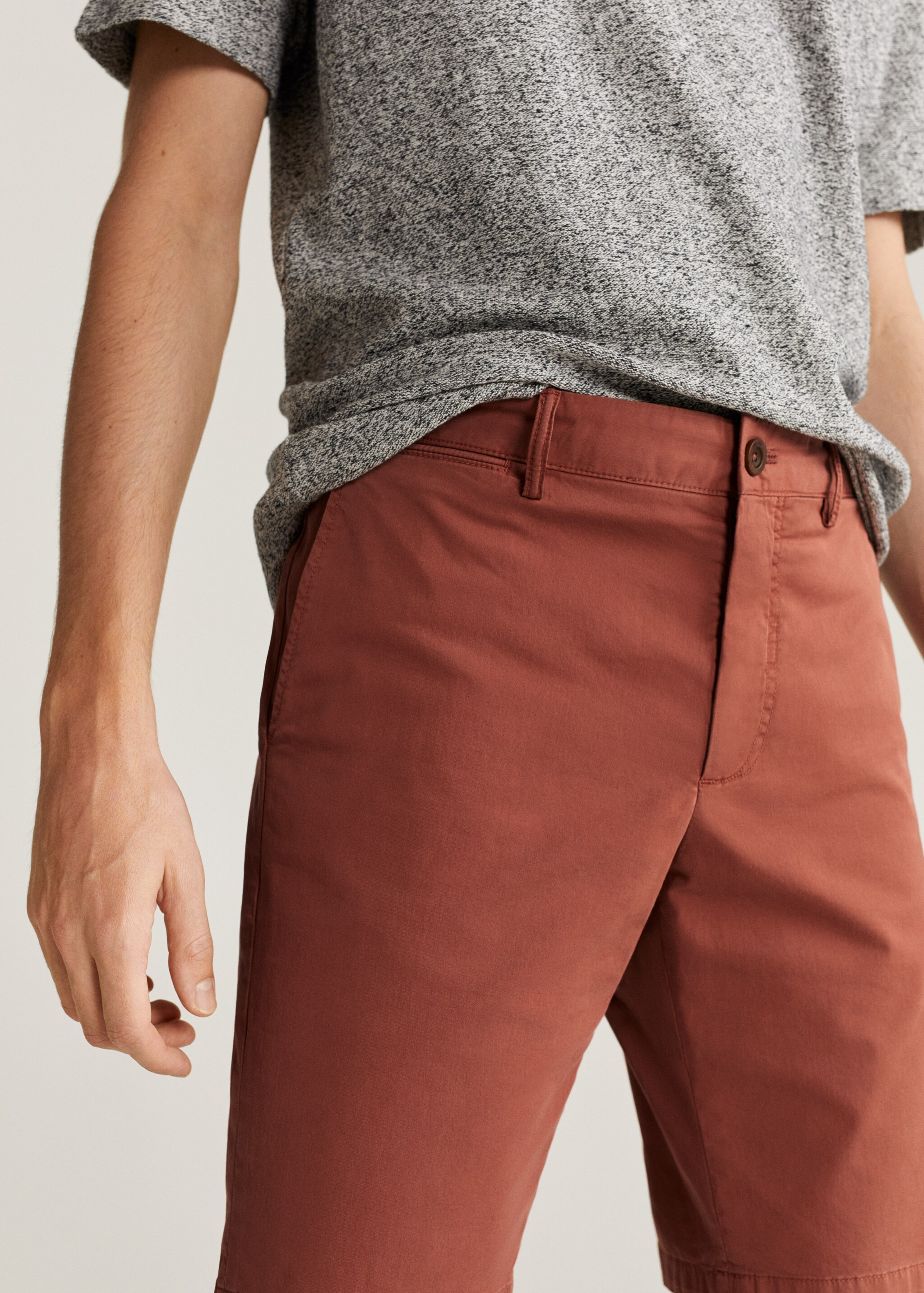 Bavlněné bermudy chino slim fit - Náhled ve středové rovině