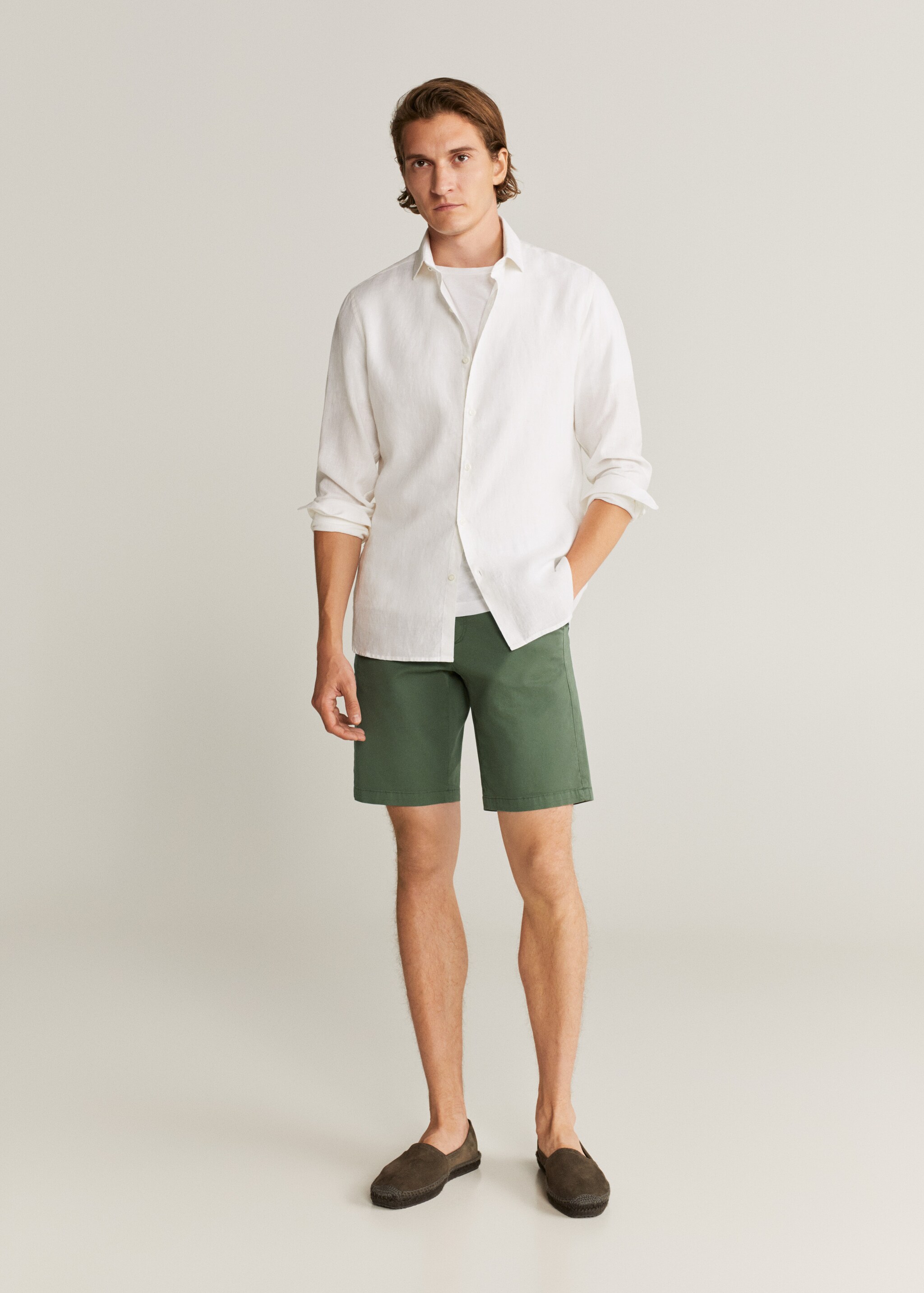 Bavlněné bermudy chino slim fit - Náhled ve středové rovině