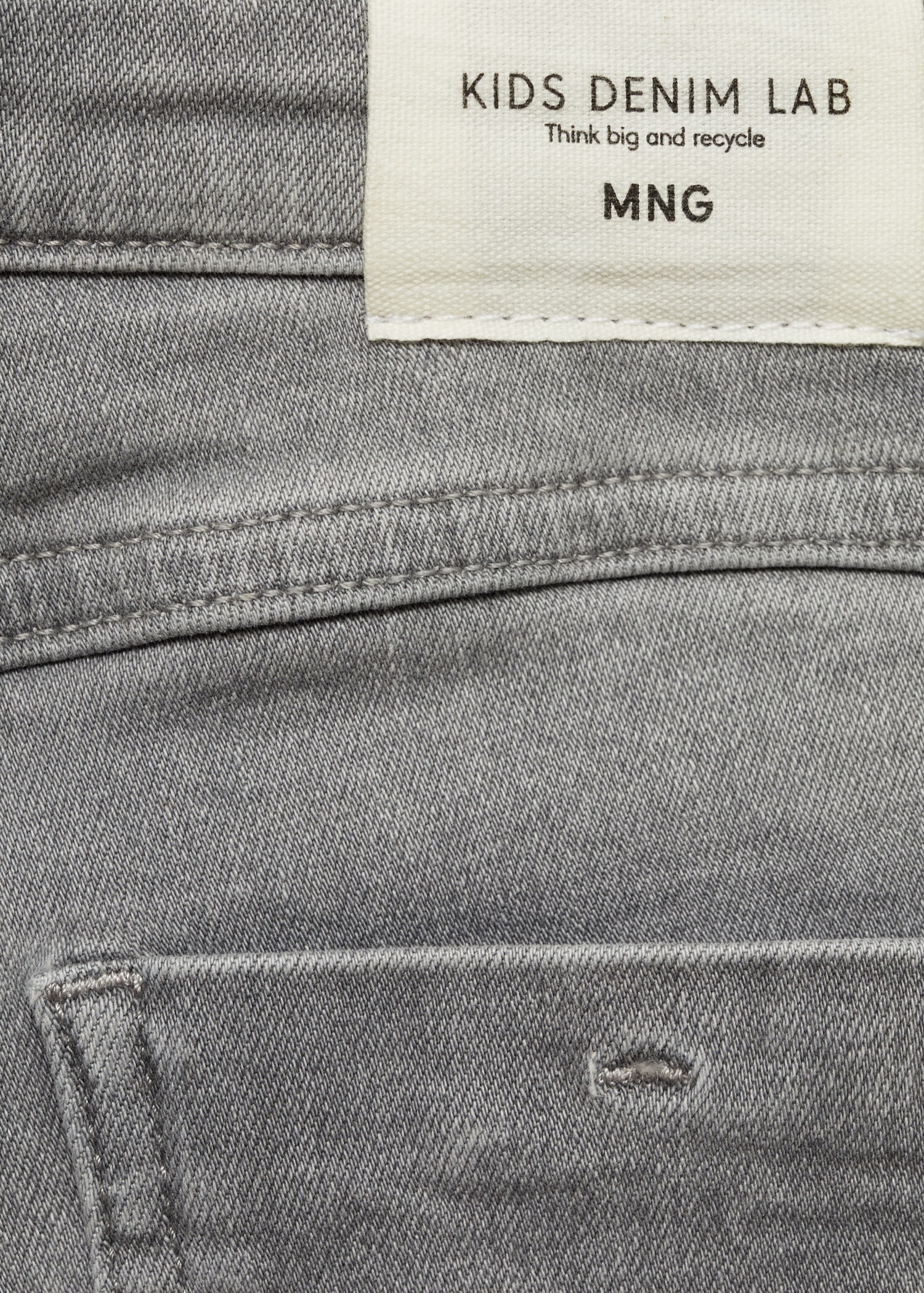 Flared jeans with pocket - Details of the article 0