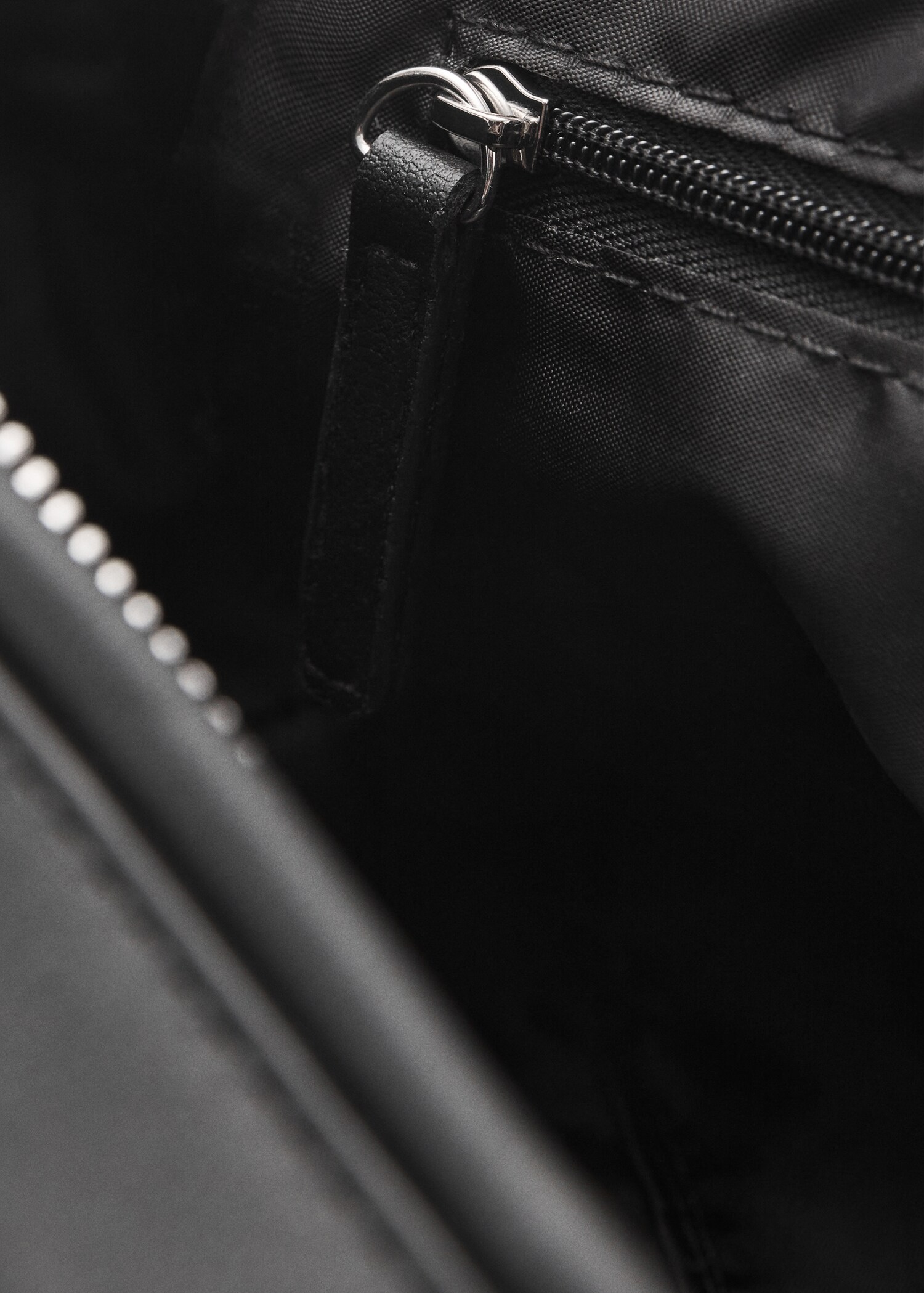 Zipped pebbled cosmetic bag - Details of the article 2