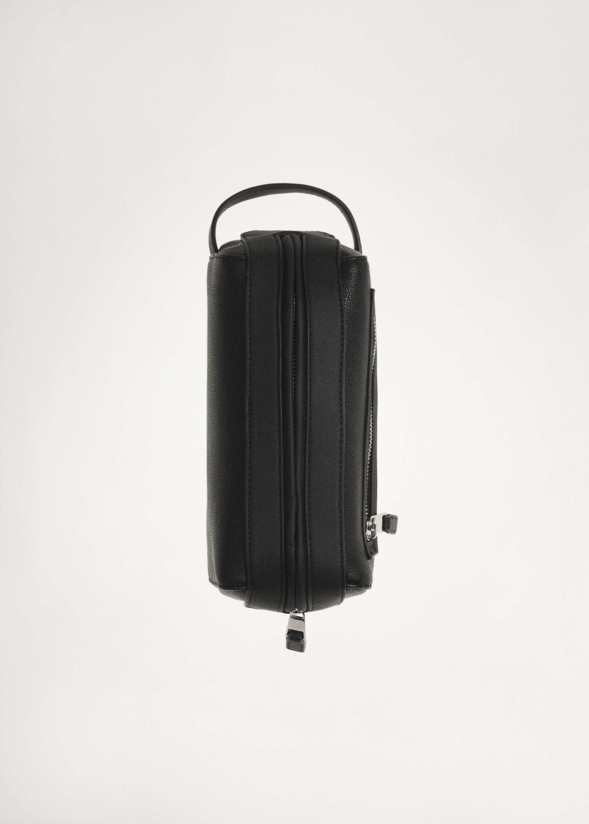 Zipped pebbled cosmetic bag - Details of the article 5, Black. Ref: 77012547-00.