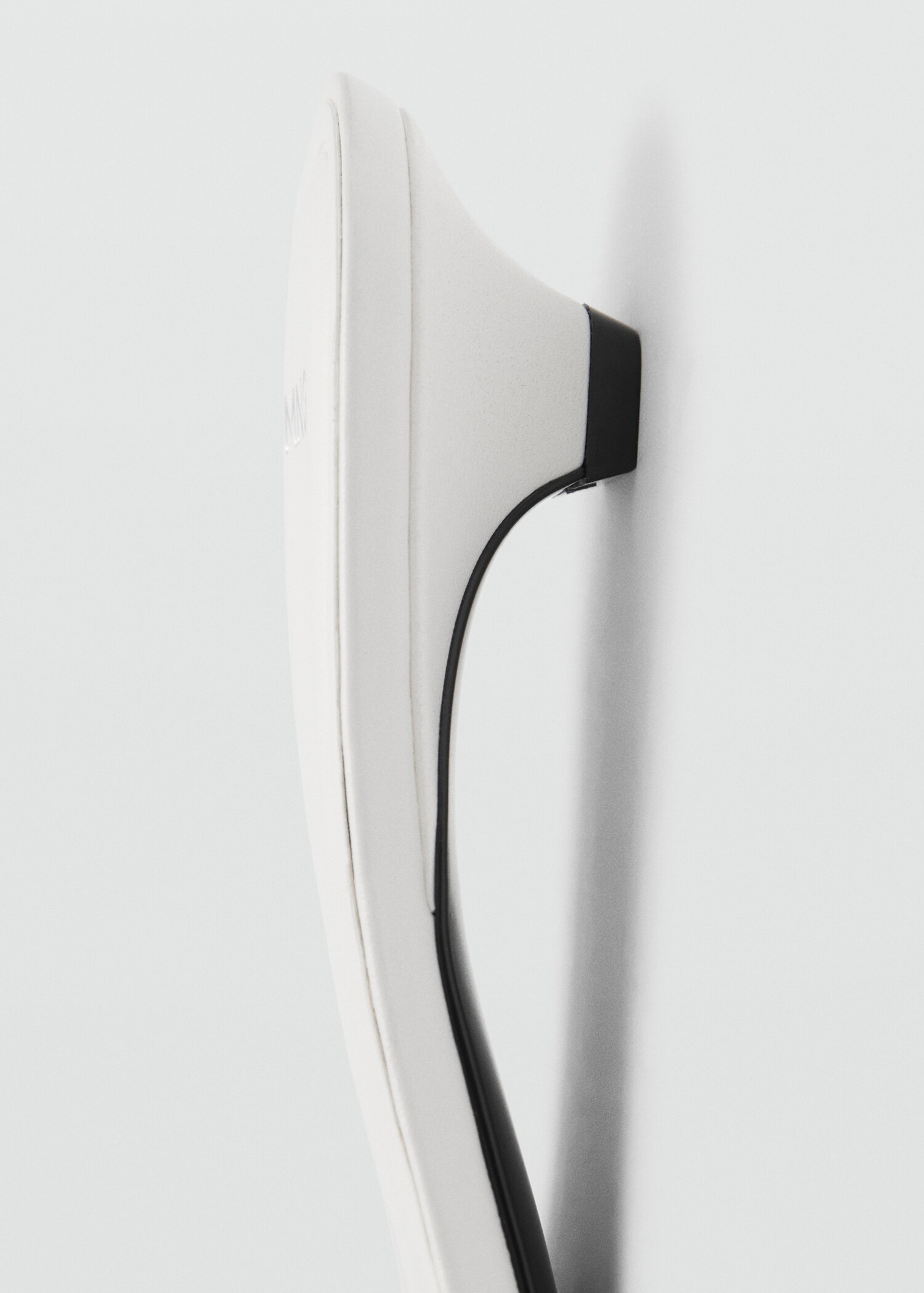 Kitten heel sandals with straps - Details of the article 1