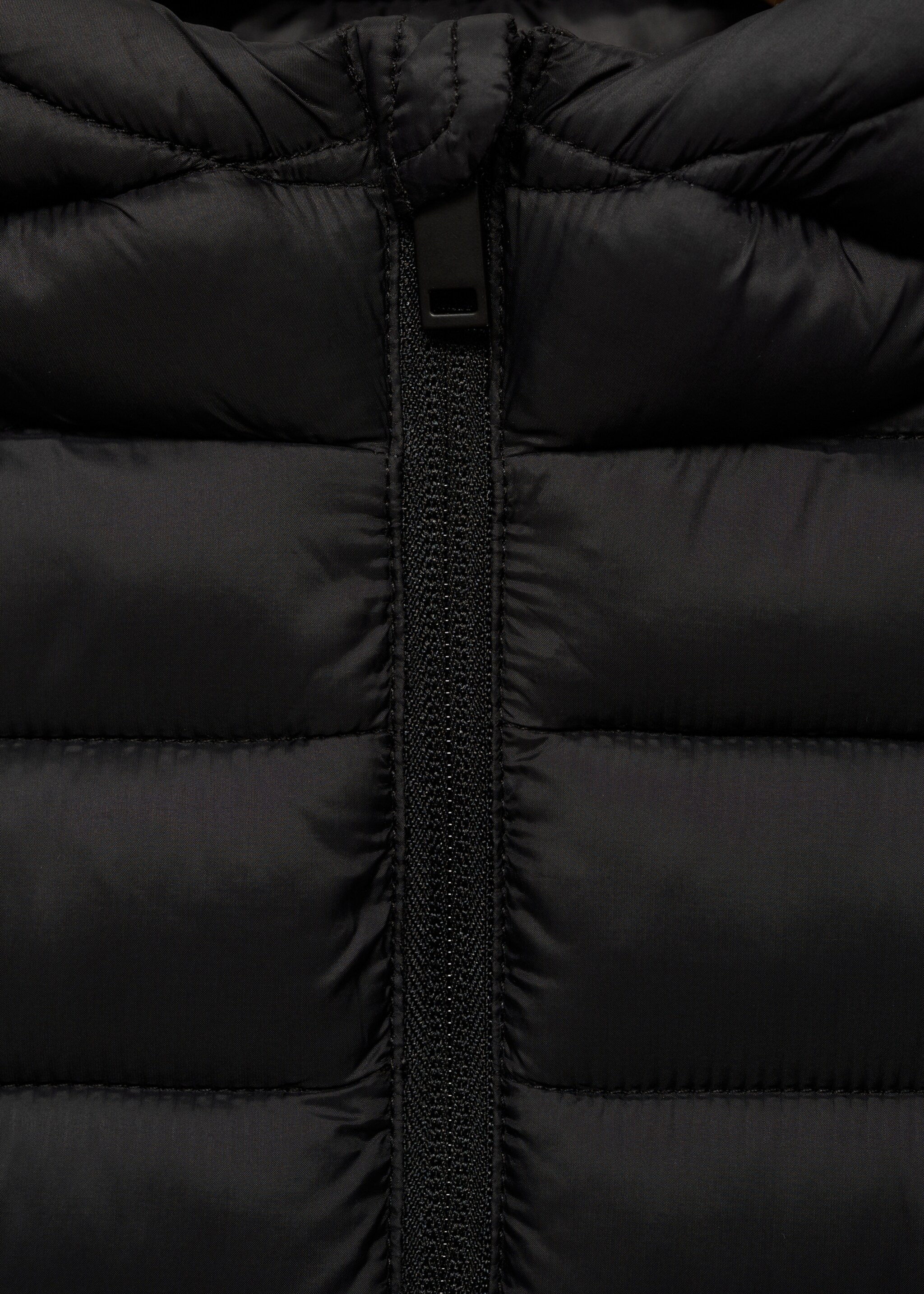 Quilted gilet with hood - Details of the article 8, Black. Ref: 77013270-00.
