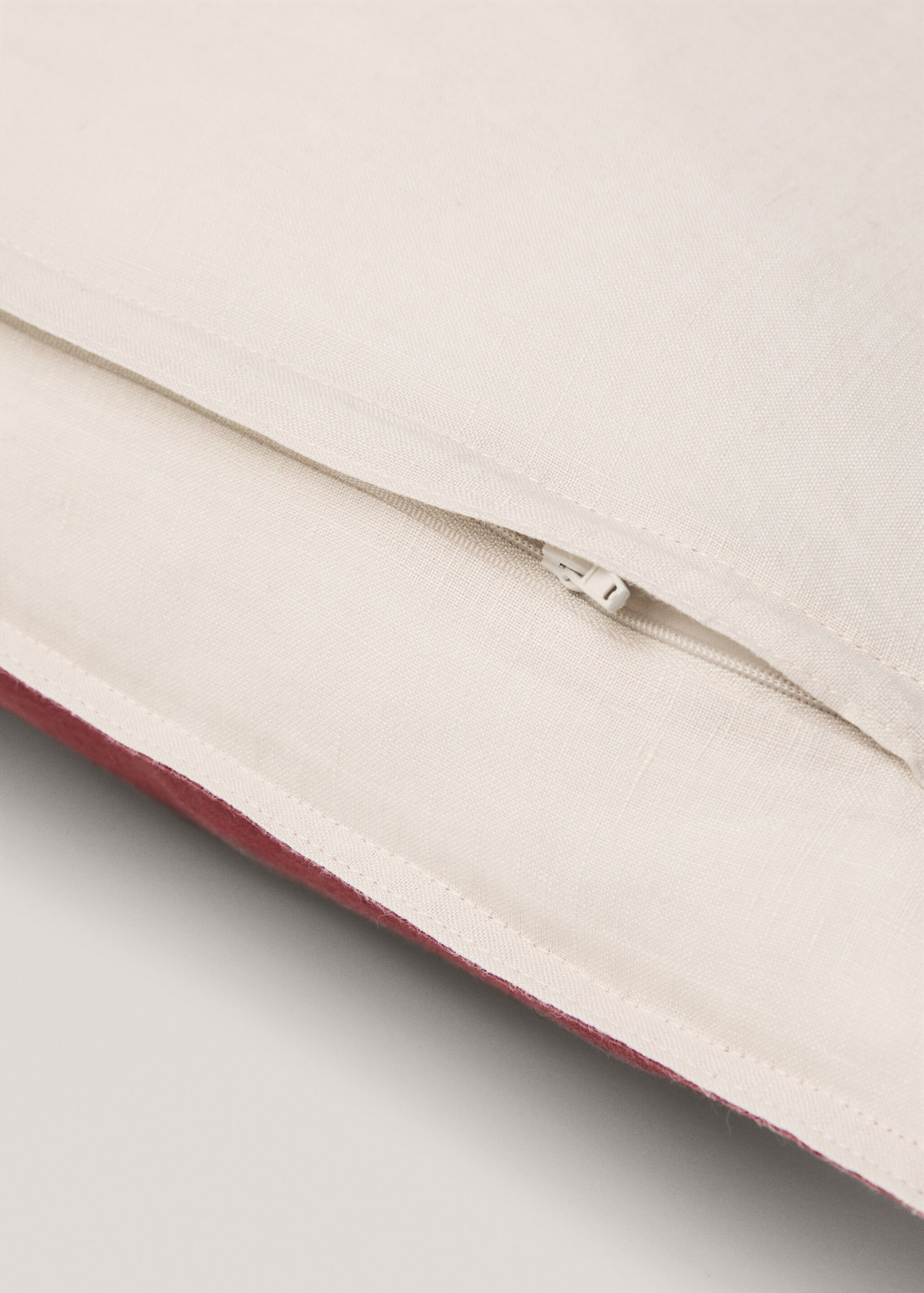 100% linen two-tone cushion case 40x60cm - Details of the article 4, Burgundy. Ref: 77013281-00.