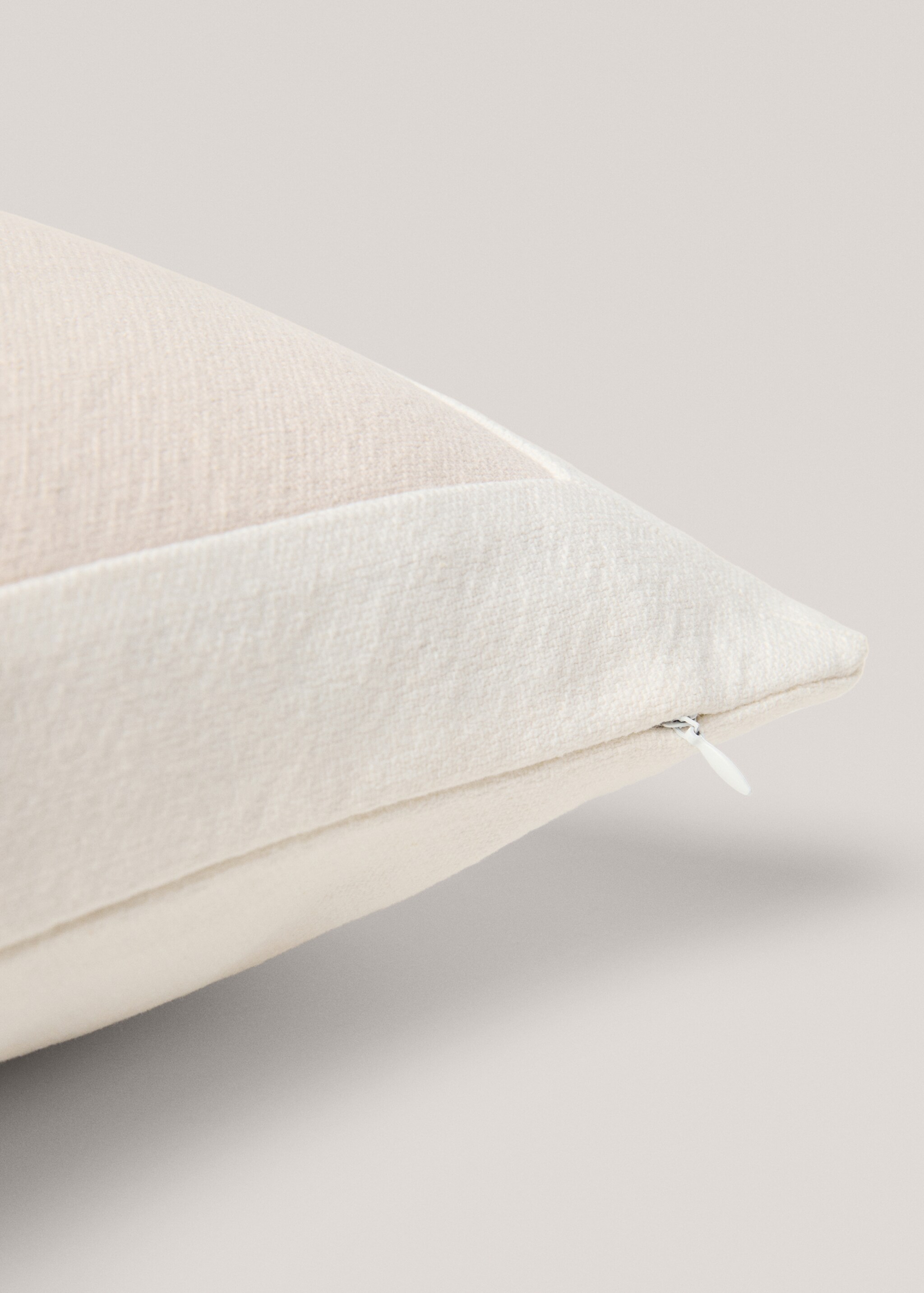 Kissenhülle aus Baumwoll-Leinengemisch 40 x 60 cm - Detail des Artikels 4, Sandfarben. Ref: 77013290-00.