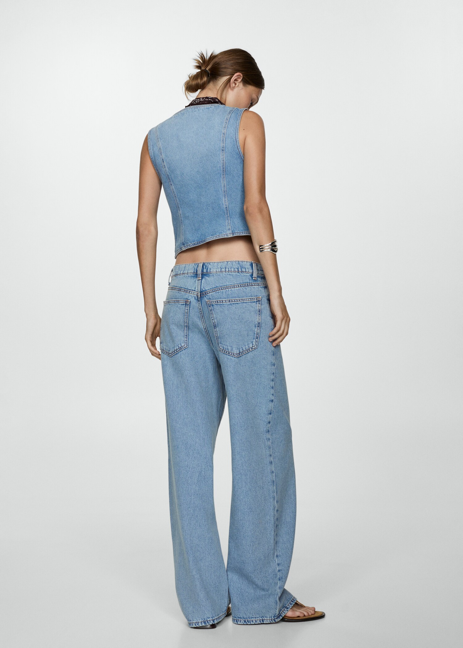 Low-rise loose-fit wideleg jeans - Reverse of the article