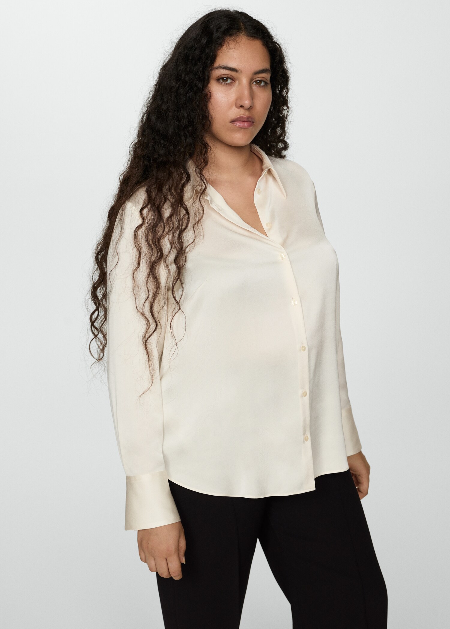 Camisa fluida acetinada - Pormenor do artigo 5