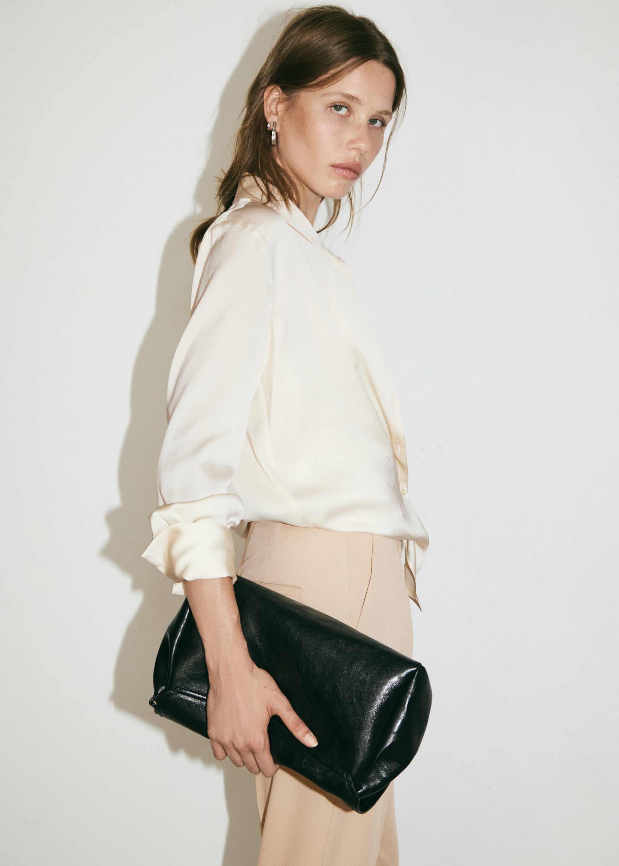 Satin finish flowy shirt - Details of the article 6, Off White. Ref: 77014032-00.