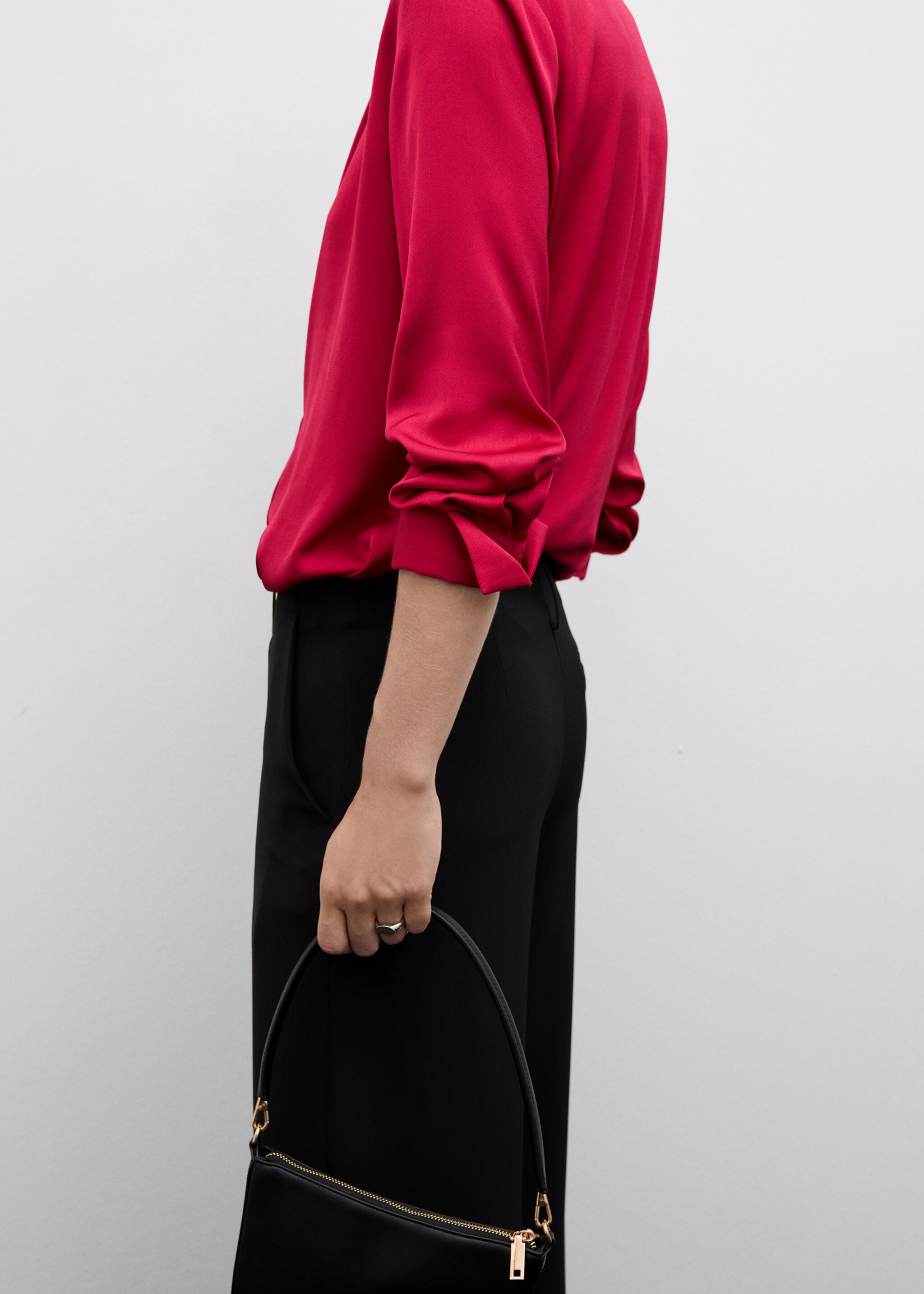Fließende Satinbluse - Detail des Artikels 6, Fuchsia. Ref: 77014032-00.