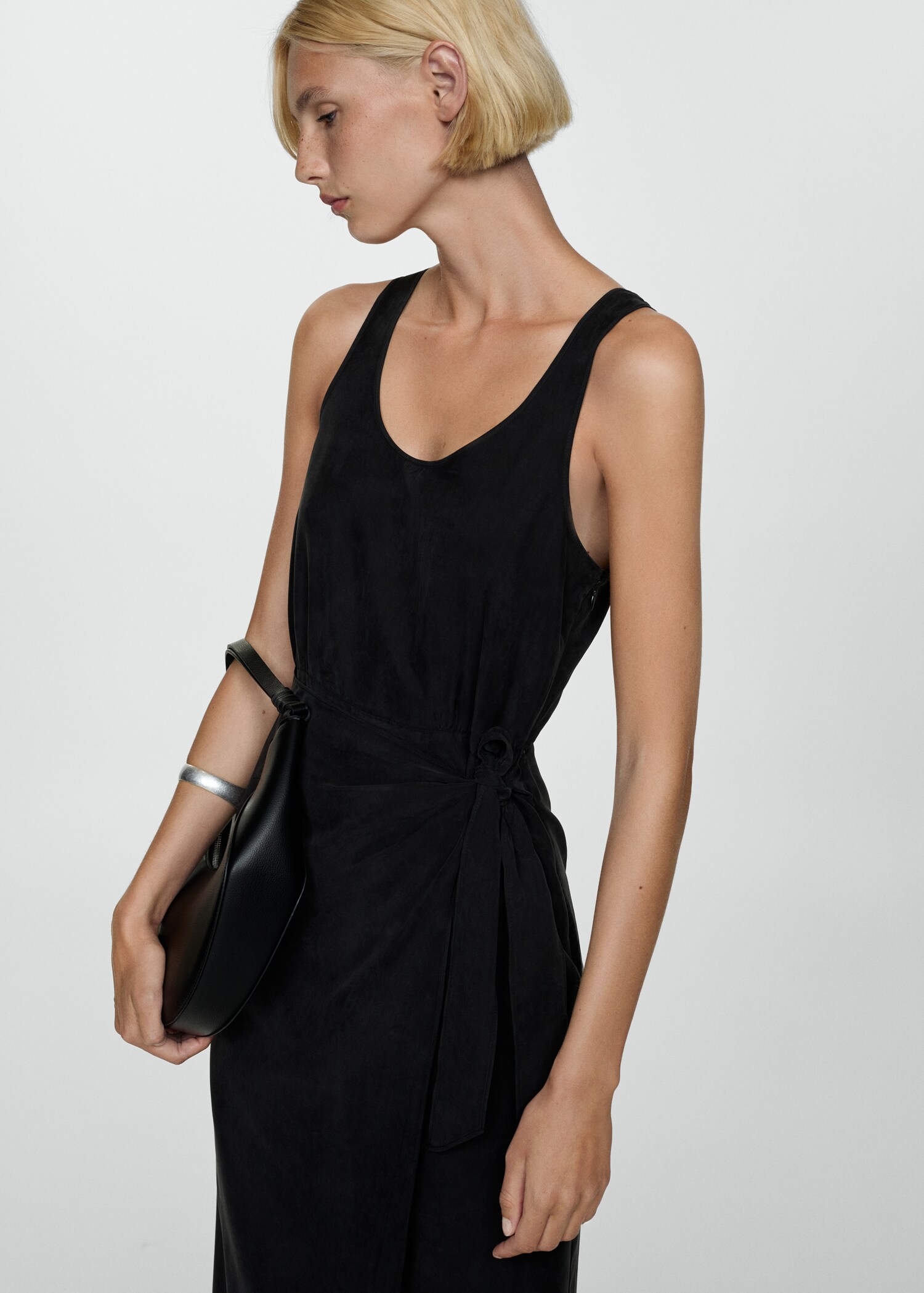 Cupro-Kleid mit seitlichem Knoten - Mittlere Ansicht