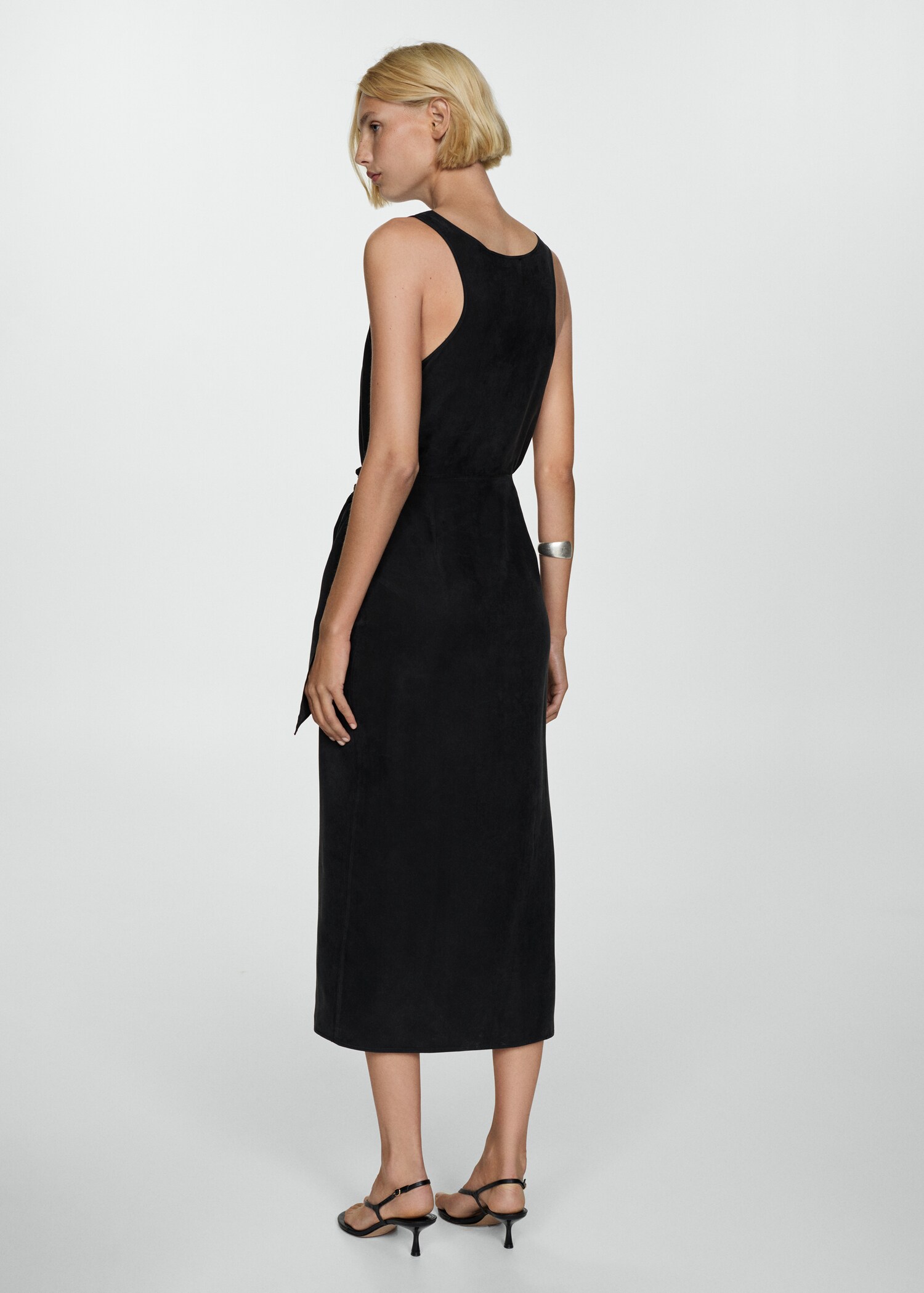 Cupro-Kleid mit seitlichem Knoten - Rückseite des Artikels