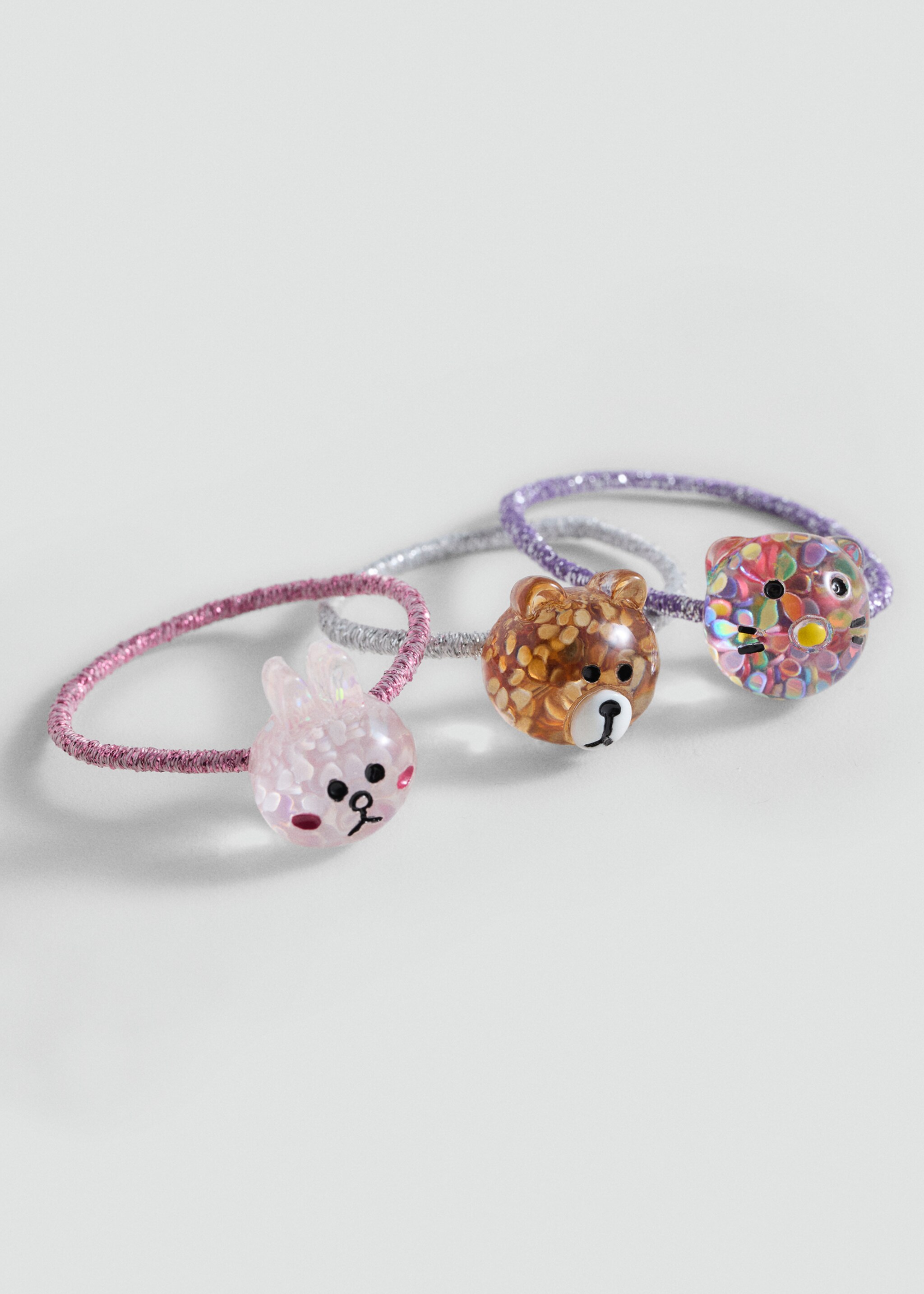 Lot barrettes et élastiques - Plan moyen