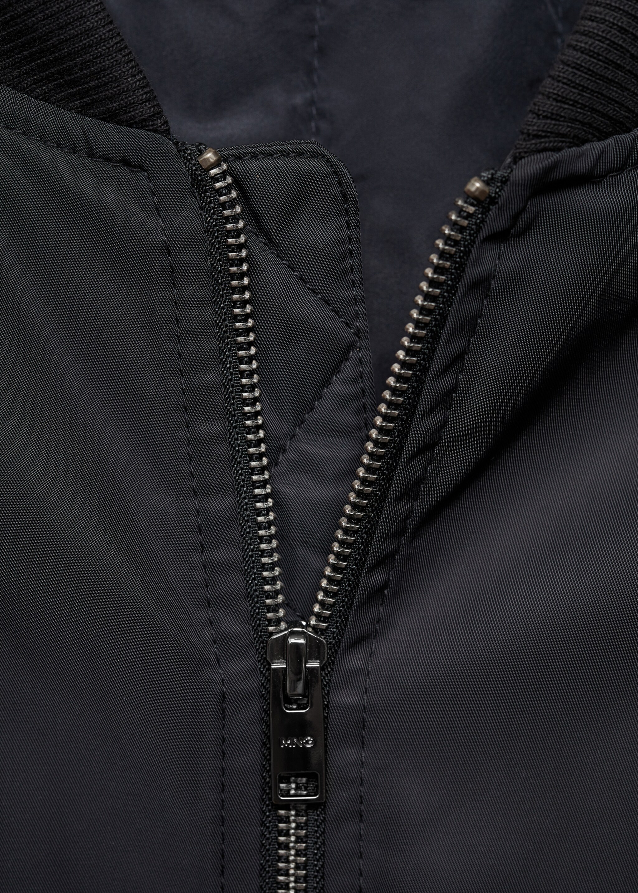 Wasserabweisende Stepp-Bomberjacke - Detail des Artikels 8, Dunkles Marineblau. Ref: 77014435-00.