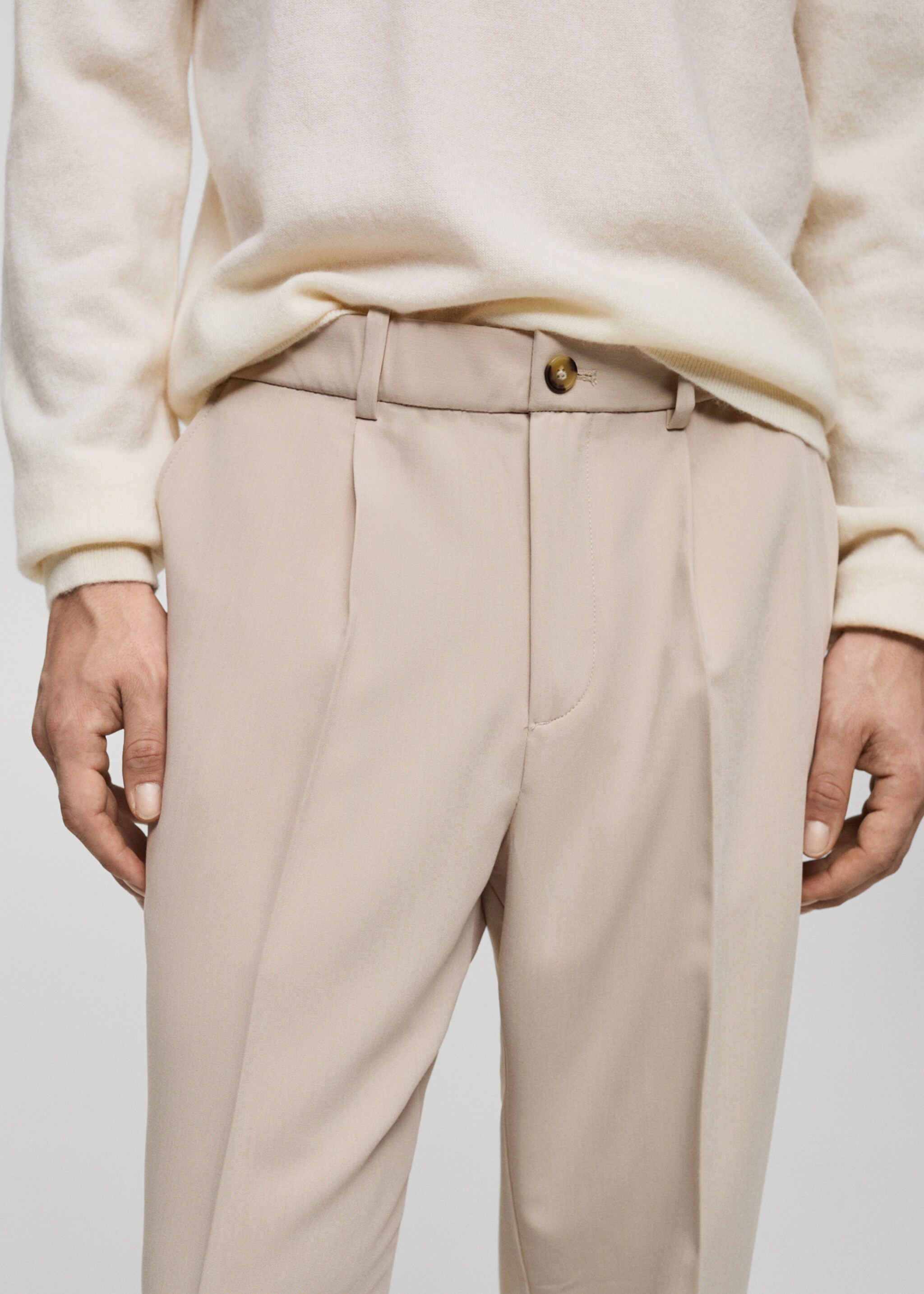 Pantalón regular fit fluido pinzas - Detalle del artículo 1, Gris hielo. Ref: 77014437-00.