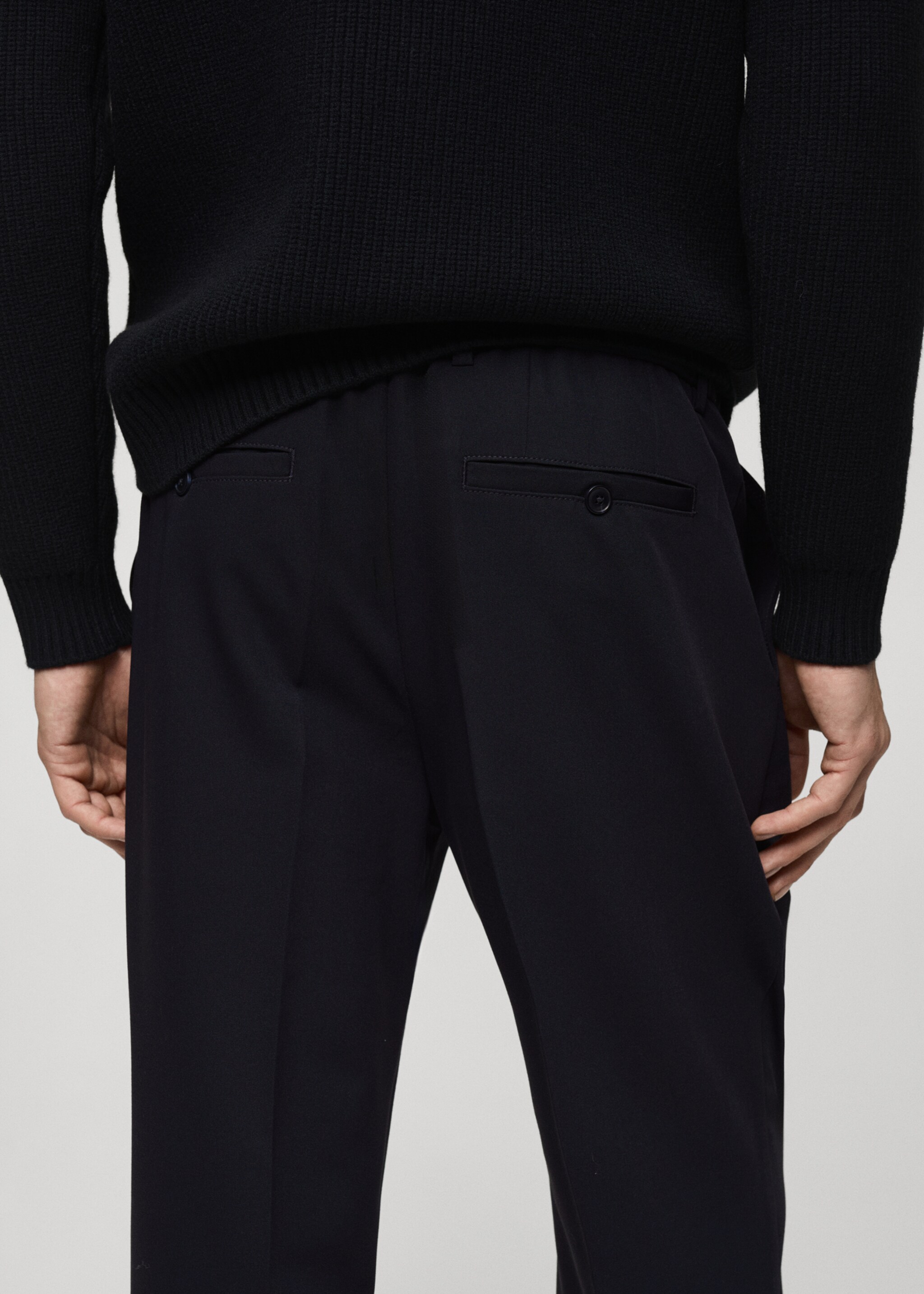 Pantalon regular-fit fluide pinces - Détail de l'article 6, Bleu marine foncé. Ref: 77014437-00.