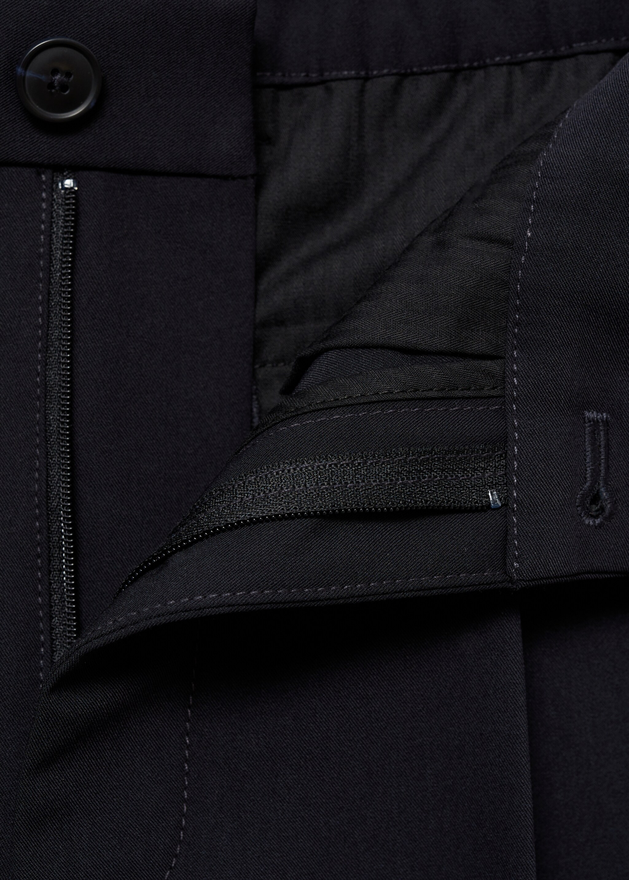 Pantalon regular-fit fluide pinces - Détail de l'article 8, Bleu marine foncé. Ref: 77014437-00.