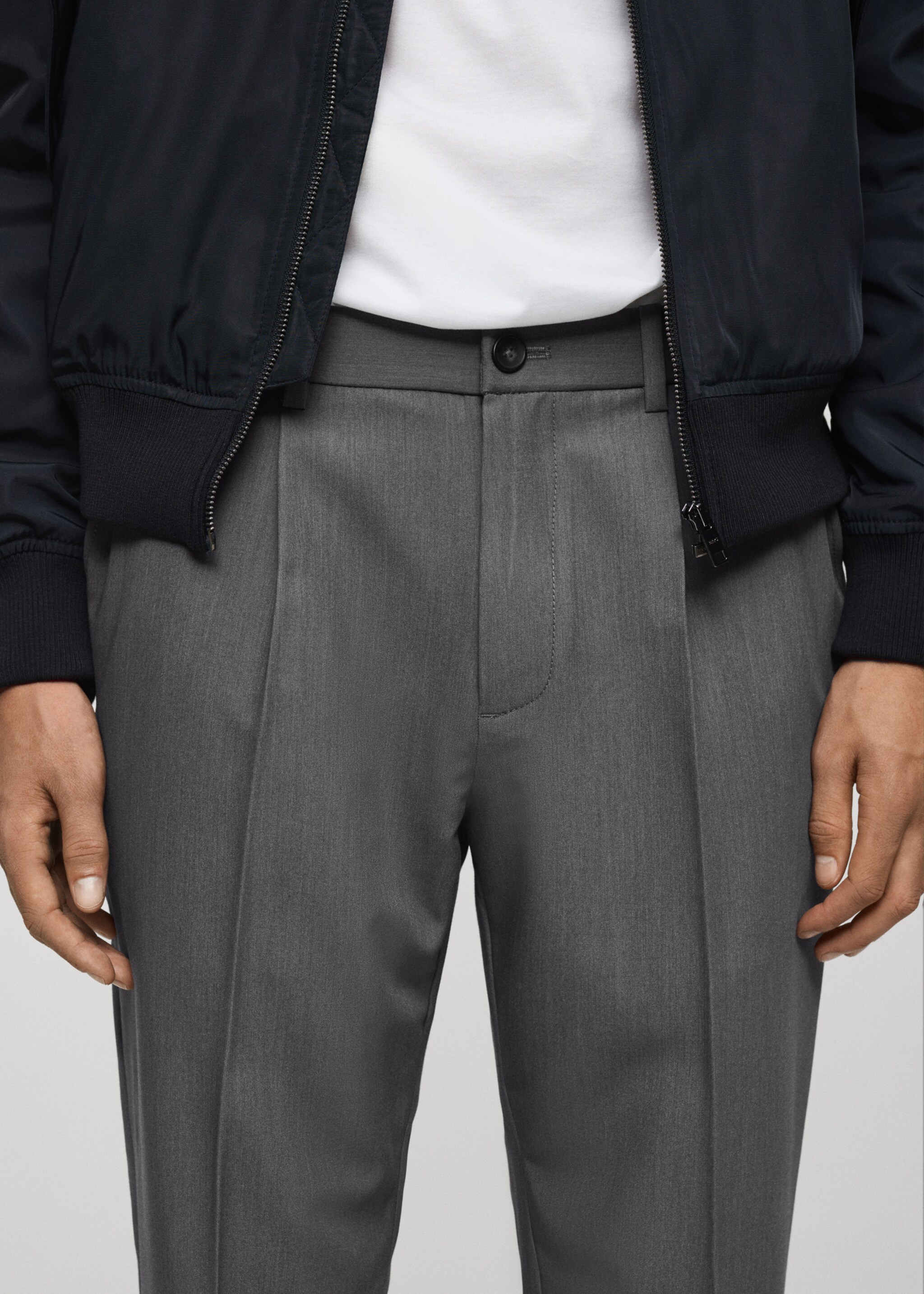Pantalon regular-fit fluide pinces - Détail de l'article 1, Gris. Ref: 77014437-00.