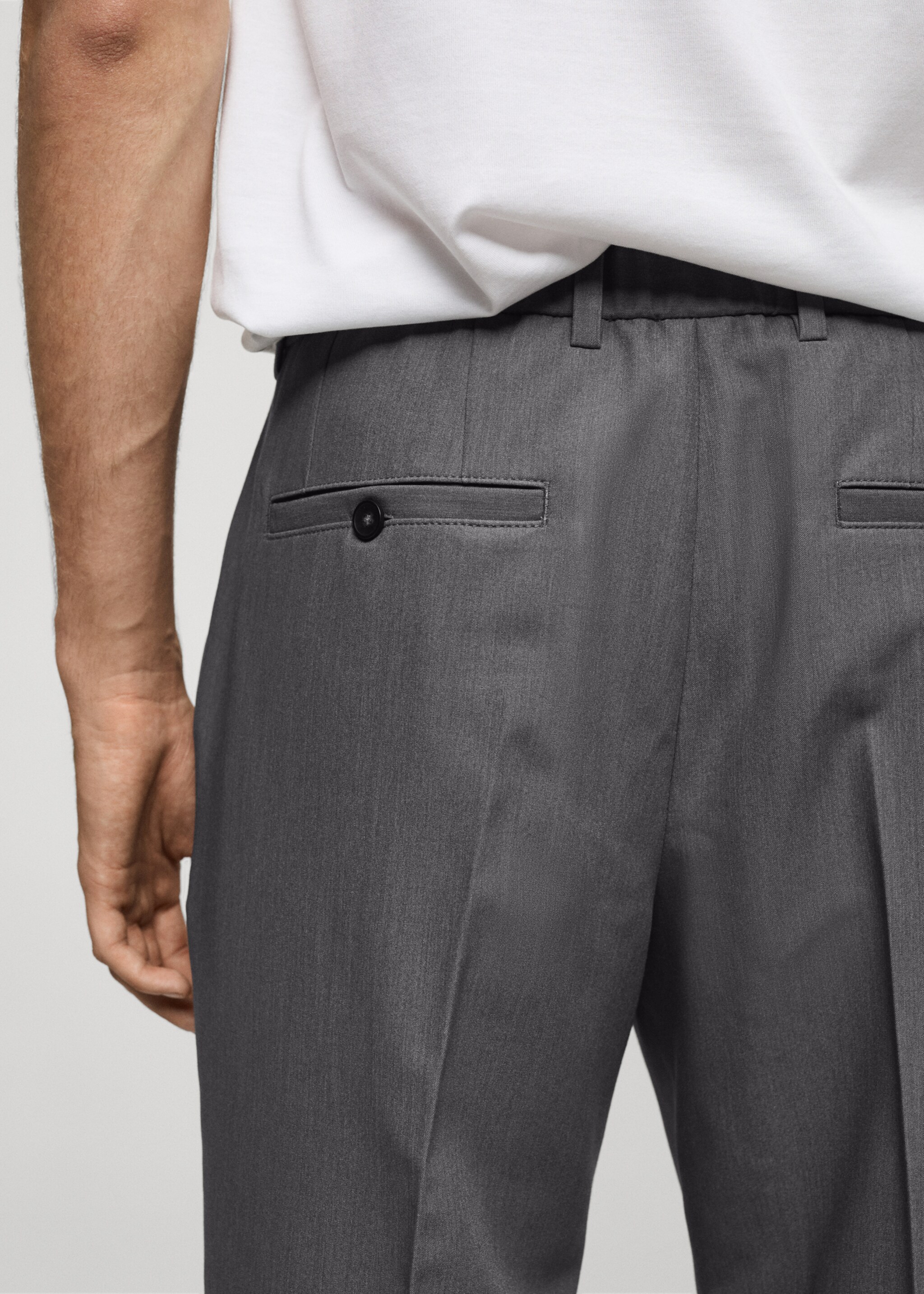 Pantalon regular-fit fluide pinces - Détail de l'article 6, Gris. Ref: 77014437-00.
