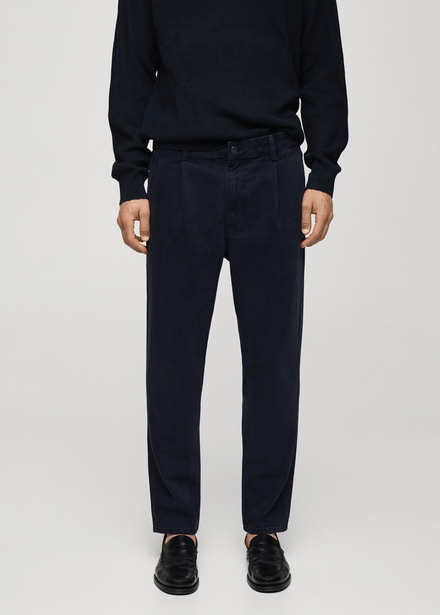 Tejano pinzas tapered fit - Plano medio
