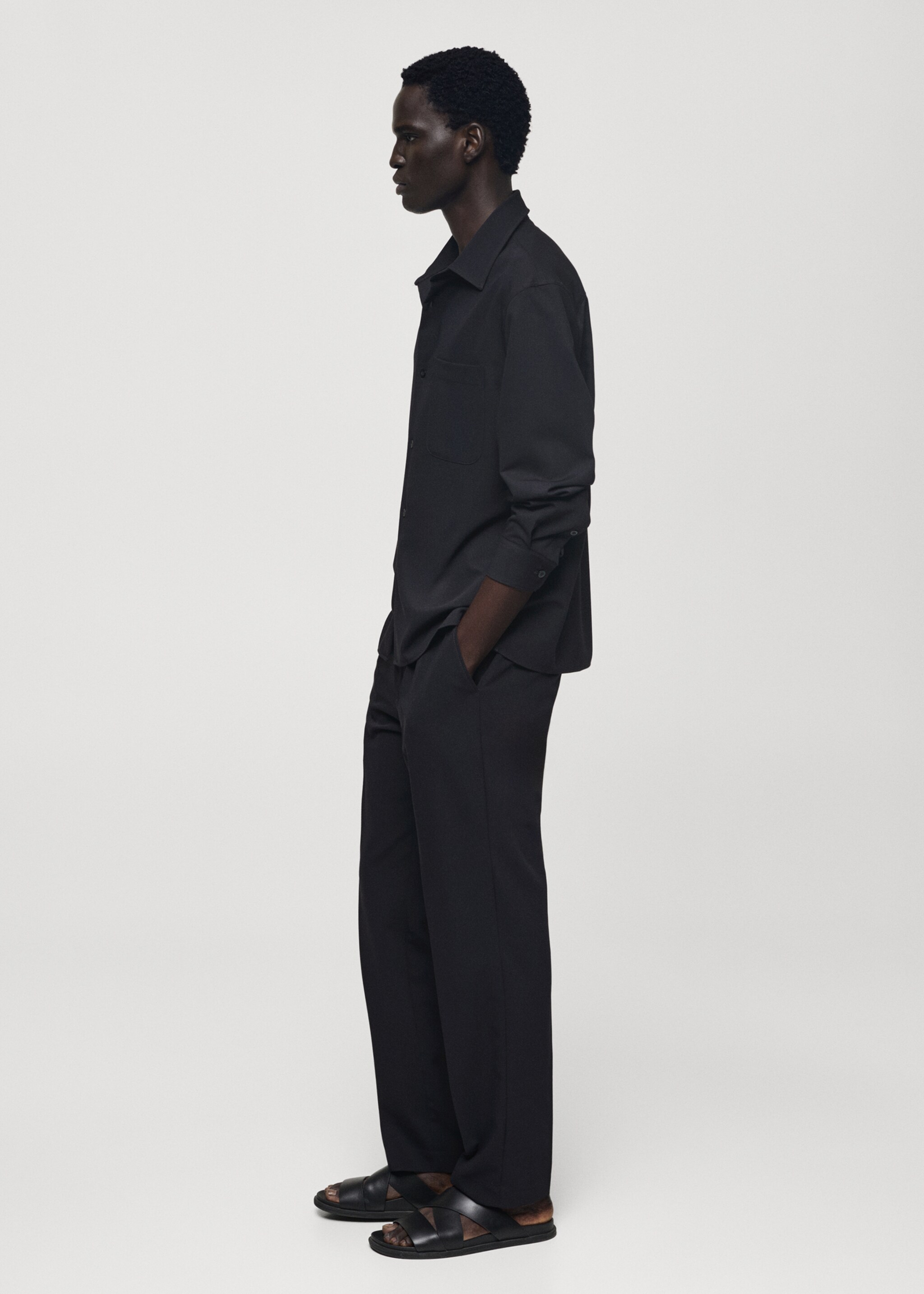 Regular-fit shirt with pocket - Détail de l'article 2, Bleu marine foncé. Ref: 77014456-00.