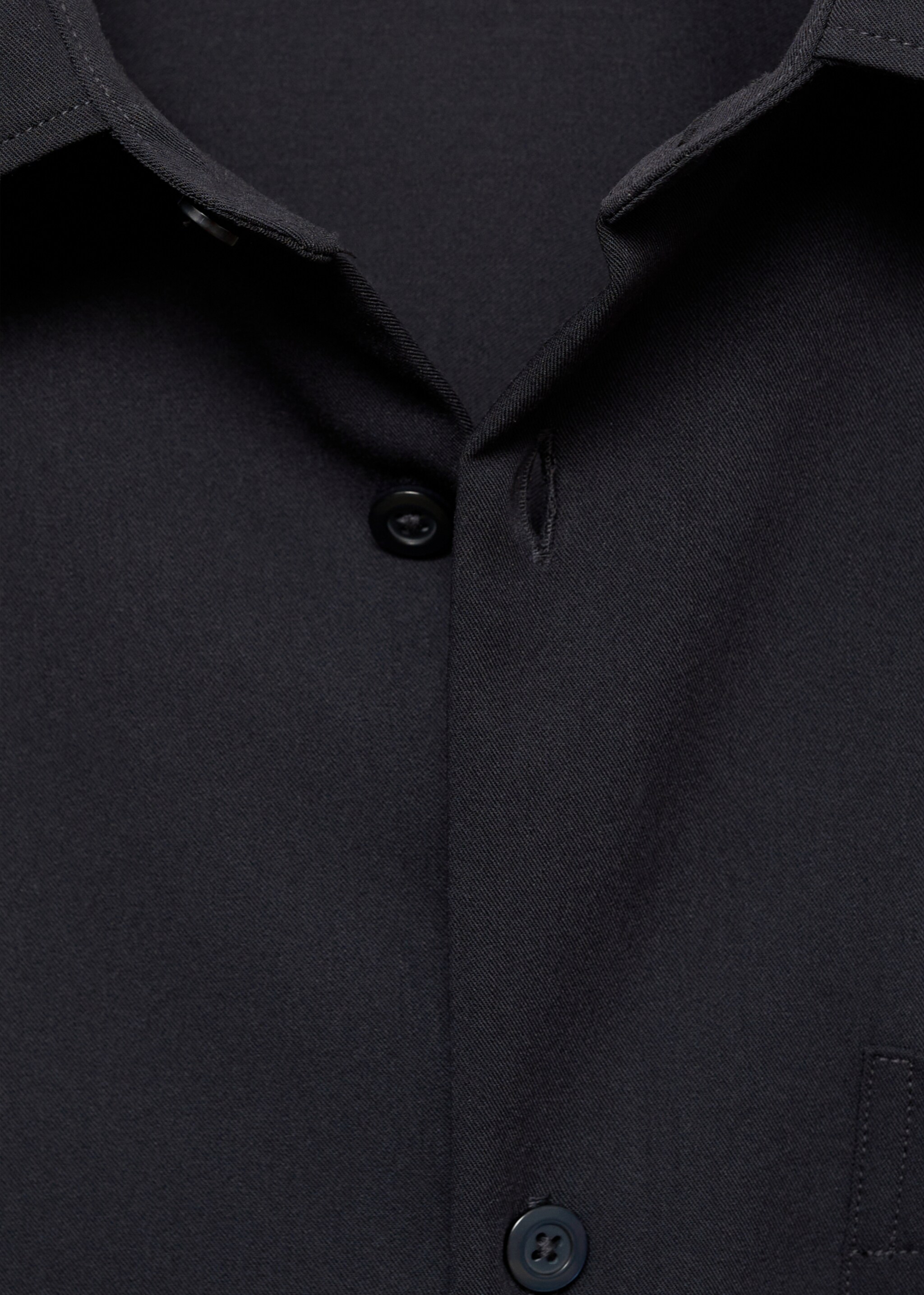 Regular-fit shirt with pocket - Détail de l'article 8, Bleu marine foncé. Ref: 77014456-00.