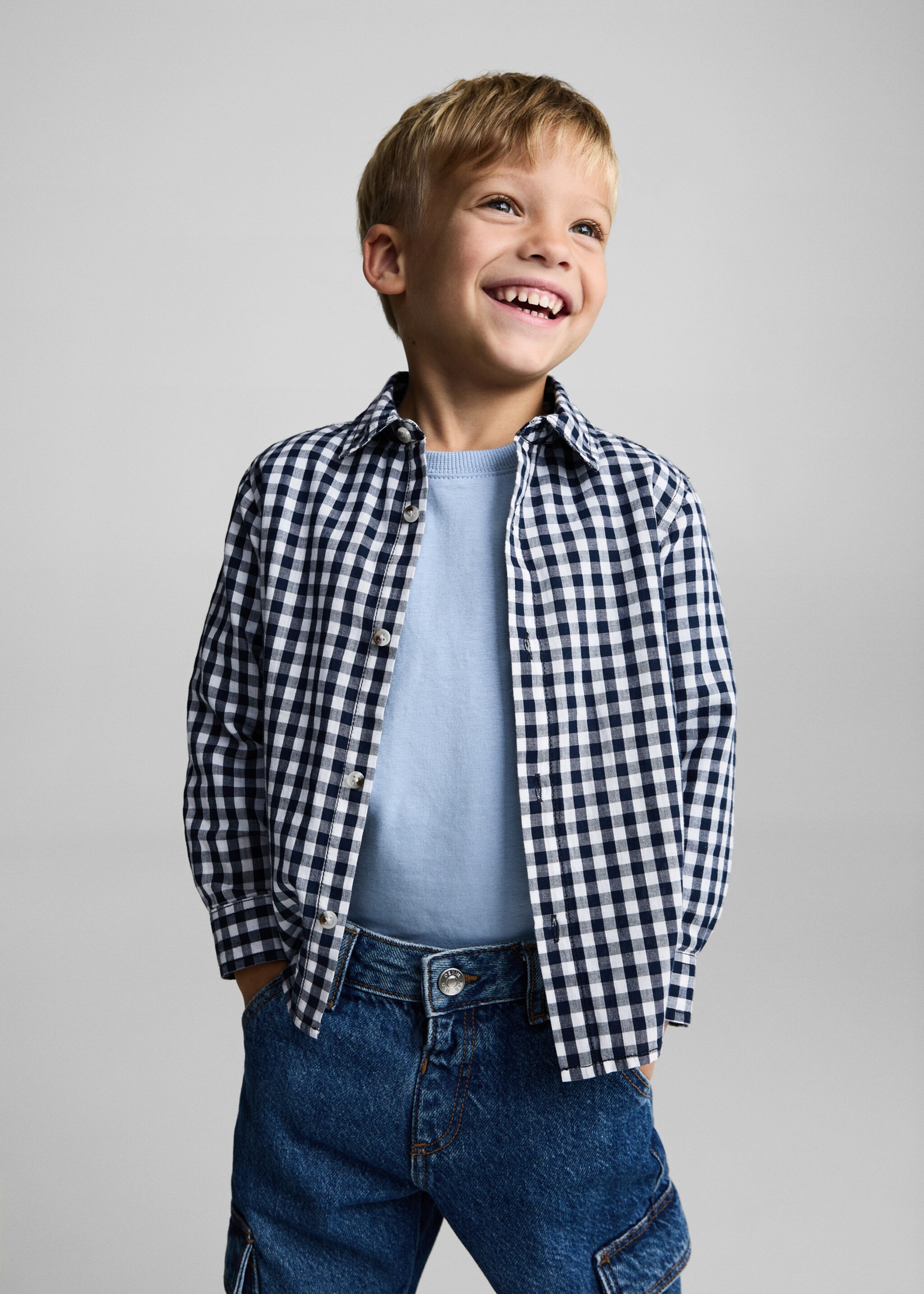 Chemise à carreaux vichy - Plan moyen