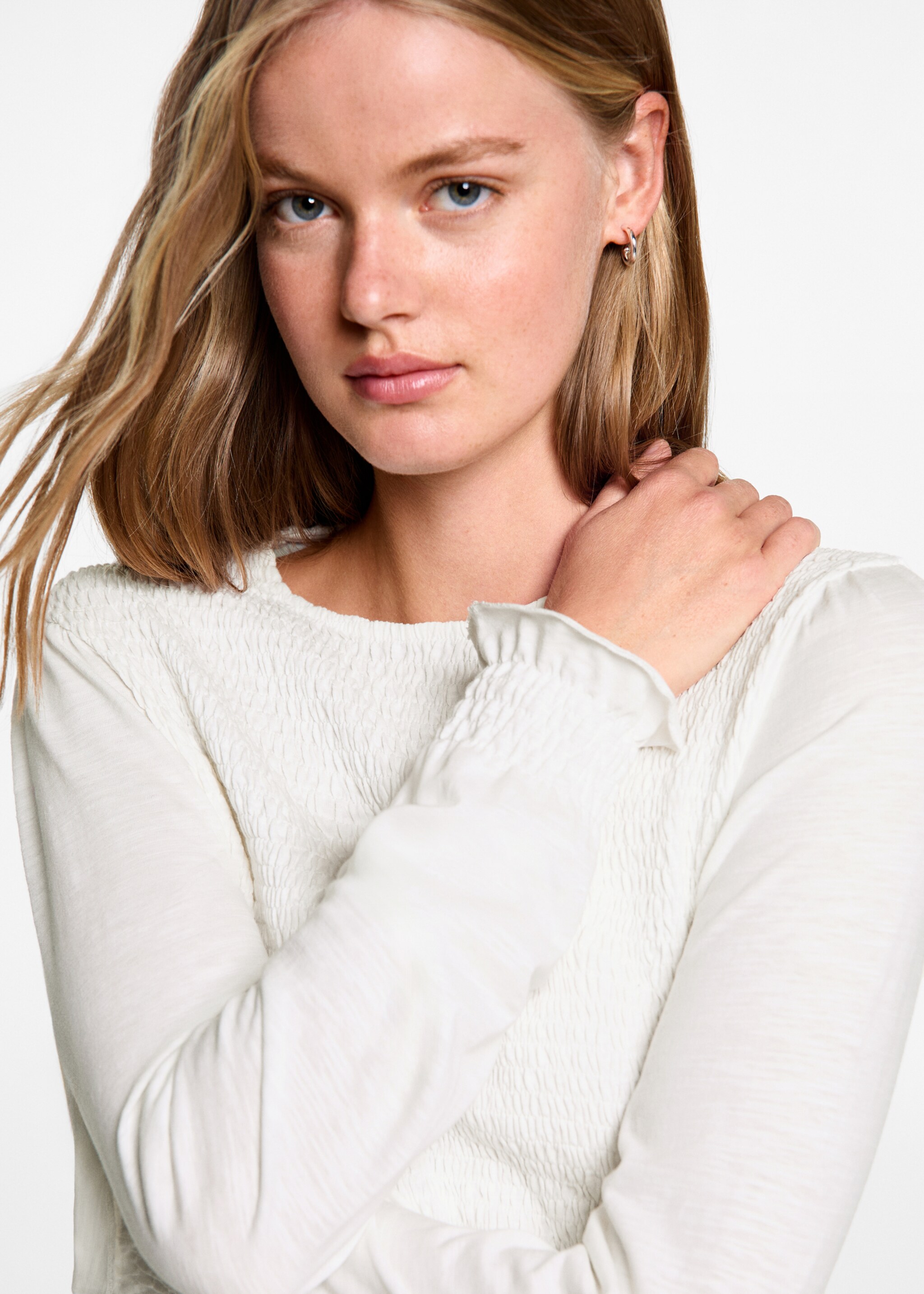 Rynkad detalj blus - Detaljer om artikeln 1, Benvit. Ref: 77014786-00.