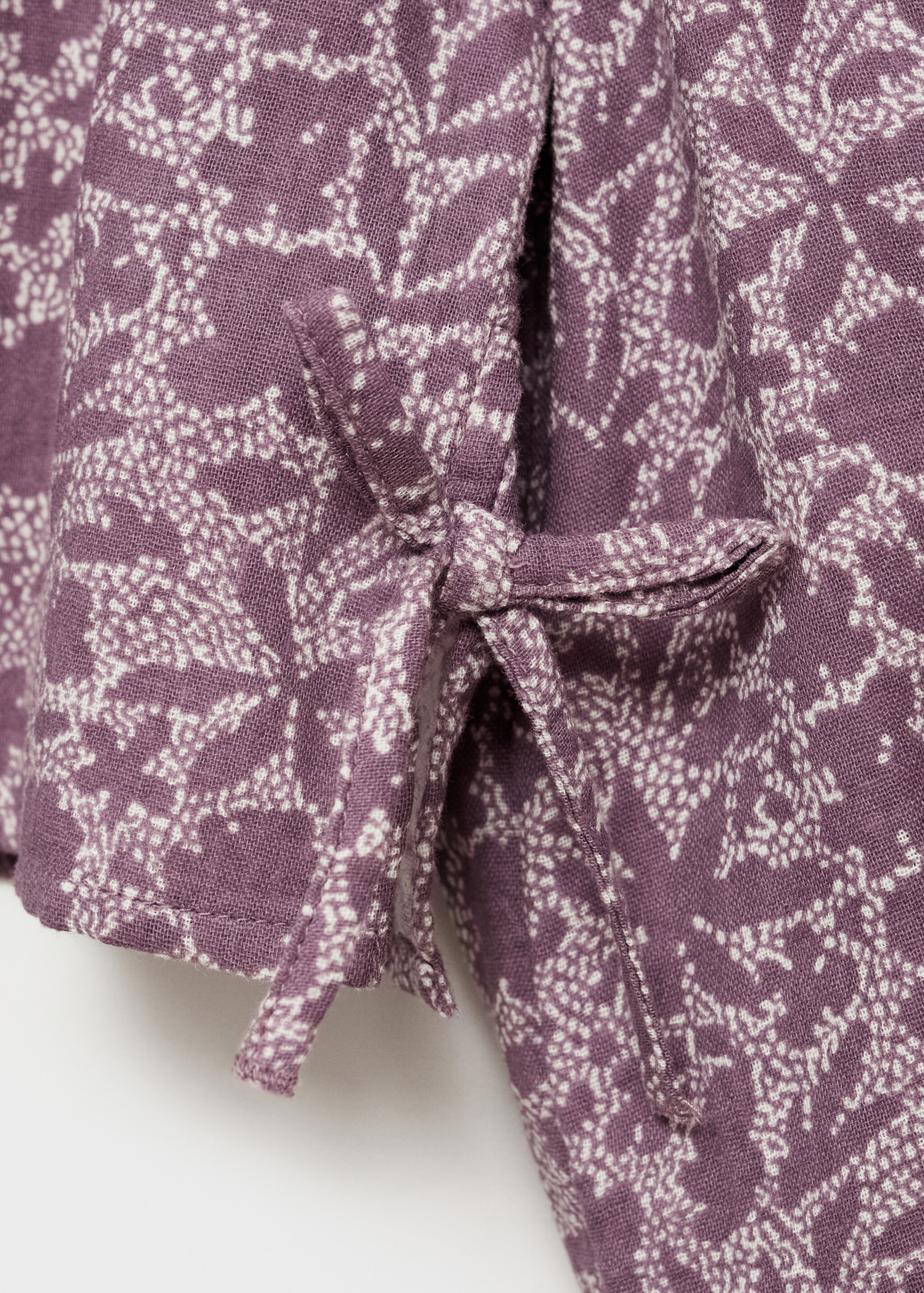 Brusa estampat floral - Detall de l'article 8, Grana. Ref: 77014797-00.