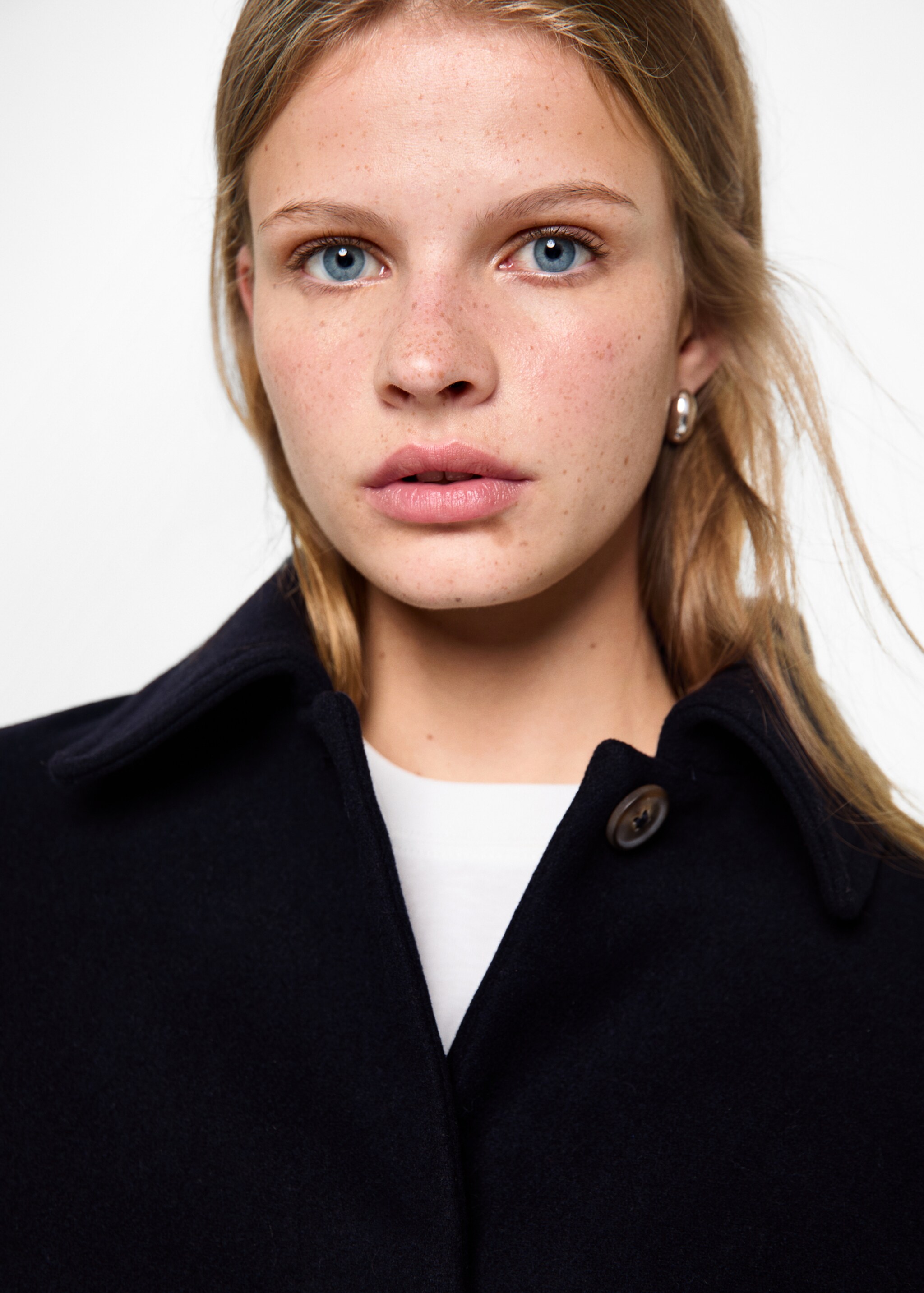 Short cloth coat - Details of the article 1, Dark Navy. Ref: 77015633-00.