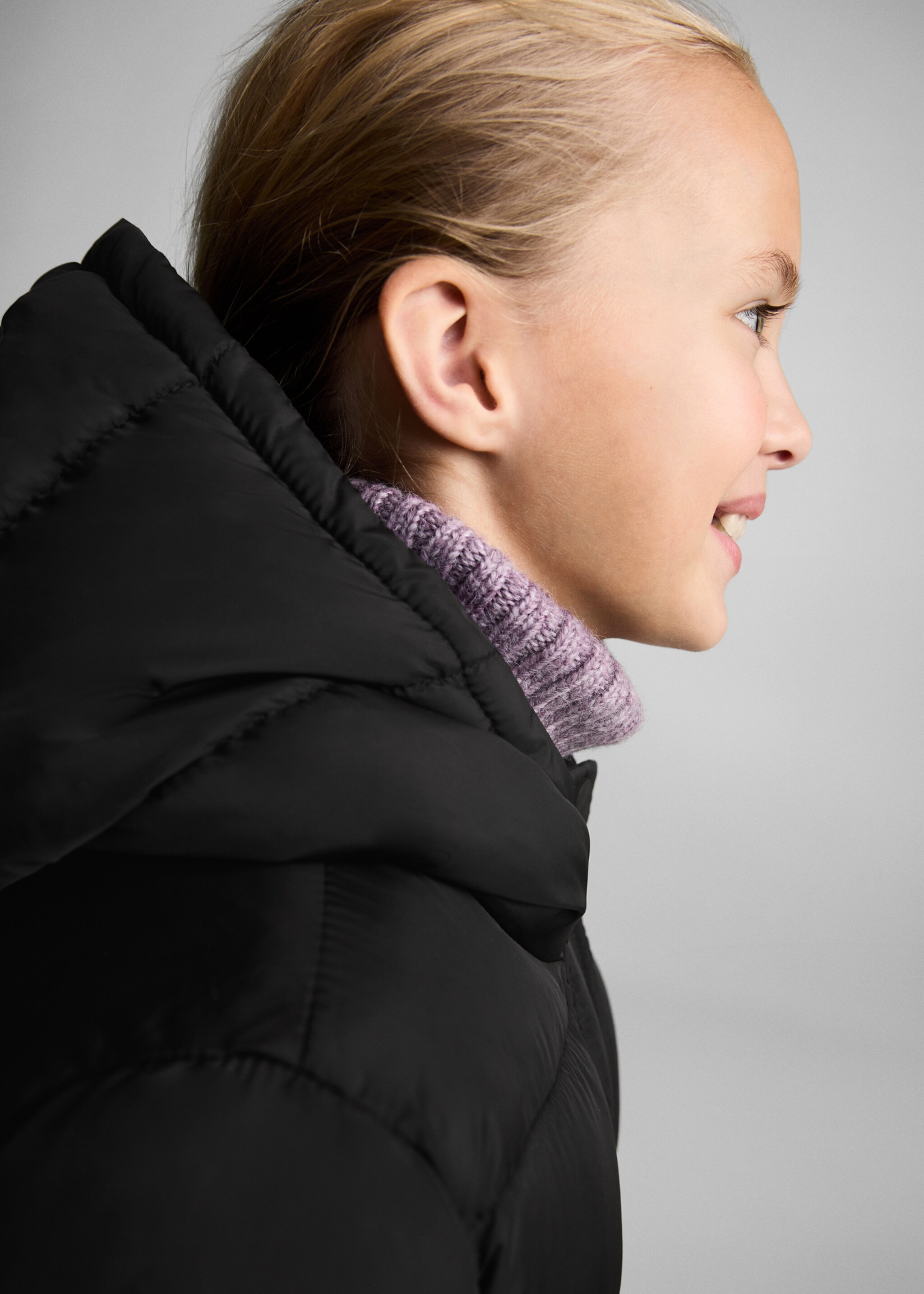 Hood puffer coat - Details of the article 1, Black. Ref: 77015634-00.