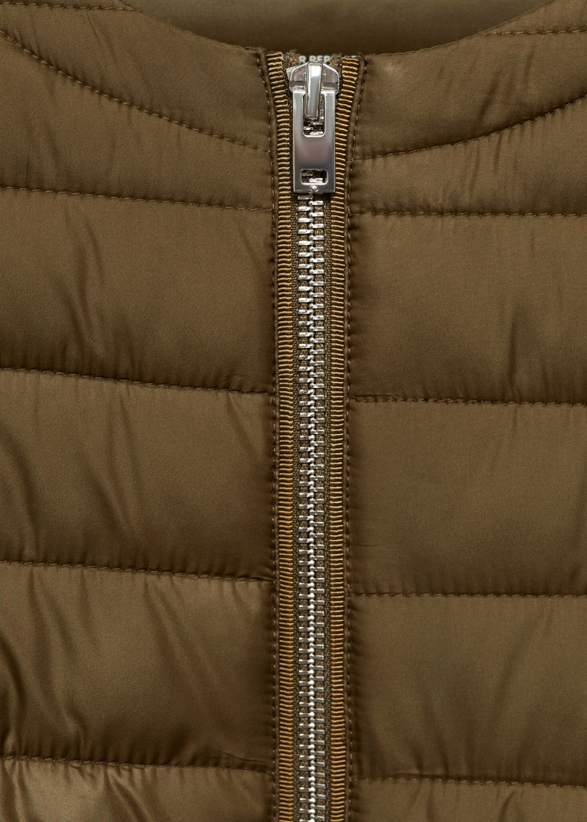 Anorak acolchado bolsillos - Detalle del artículo 8, Khaki. Ref: 77015636-00.
