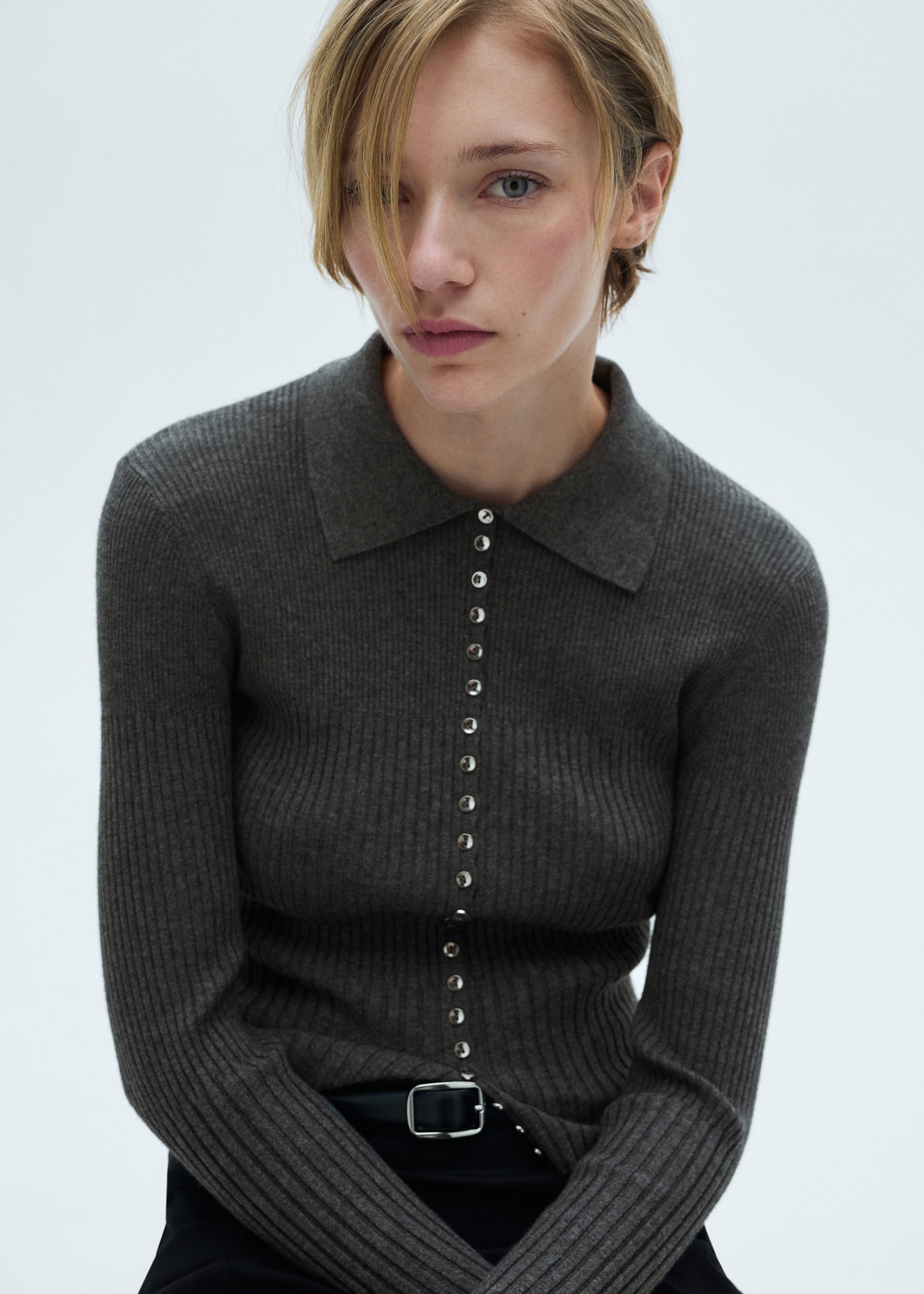 Decorative button sweater - Details of the article 6, Dark Heather Grey. Ref: 77015643-00.