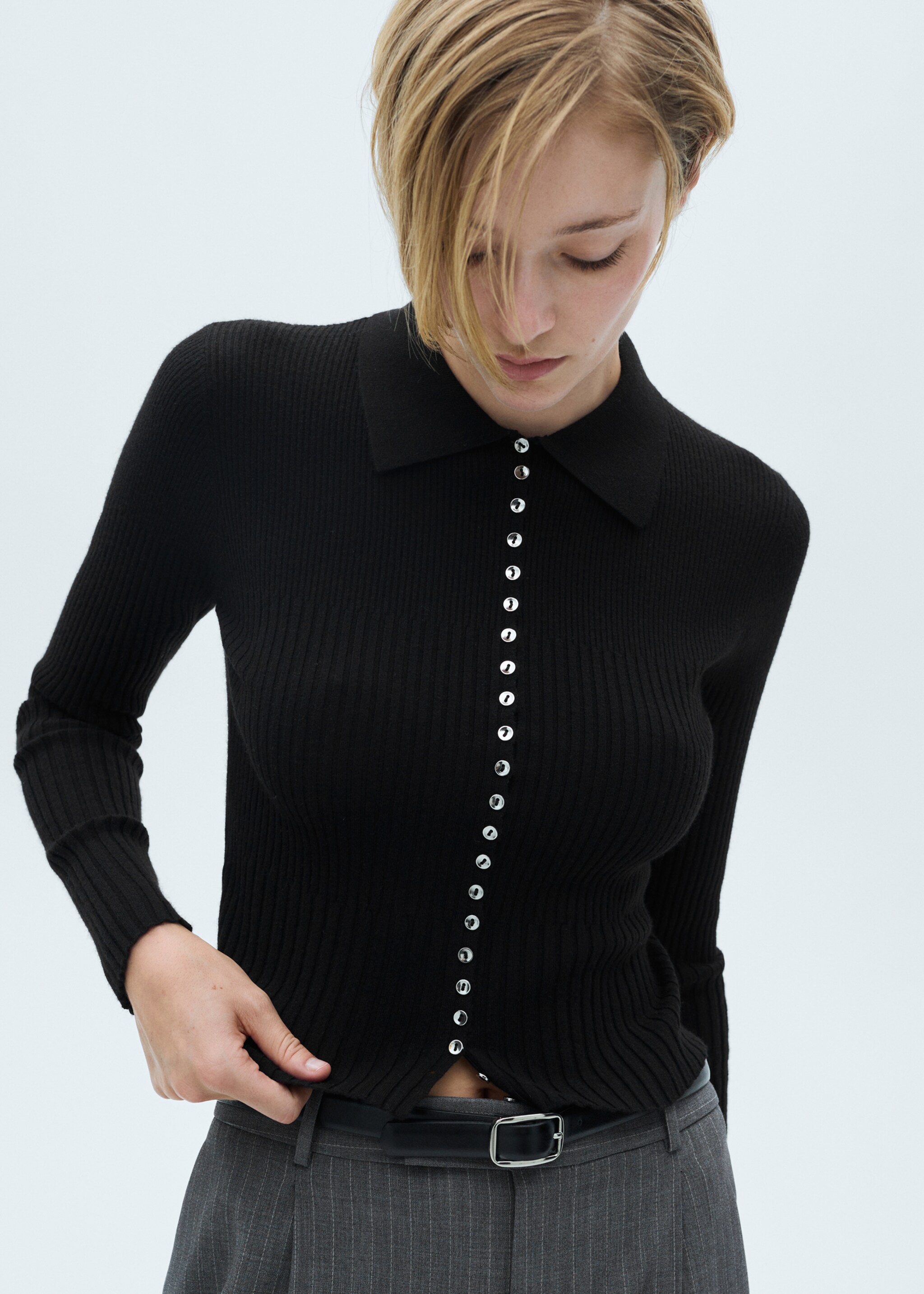 Pullover mit Zierknöpfen - Mittlere Ansicht, Schwarz. Ref: 77015643-00.