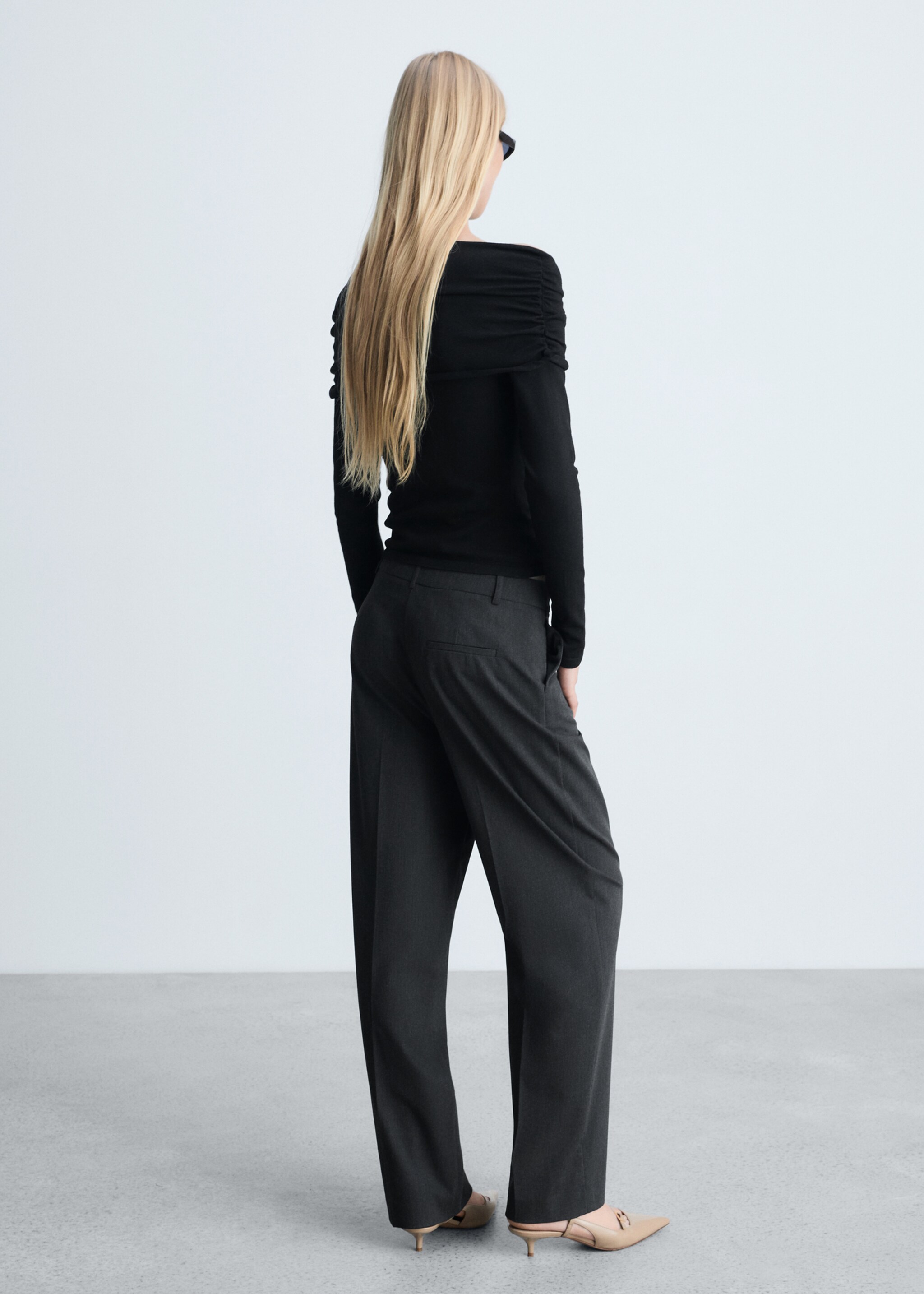 Off shoulders sweater - Reverse of the article, Black. Ref: 77015644-00.