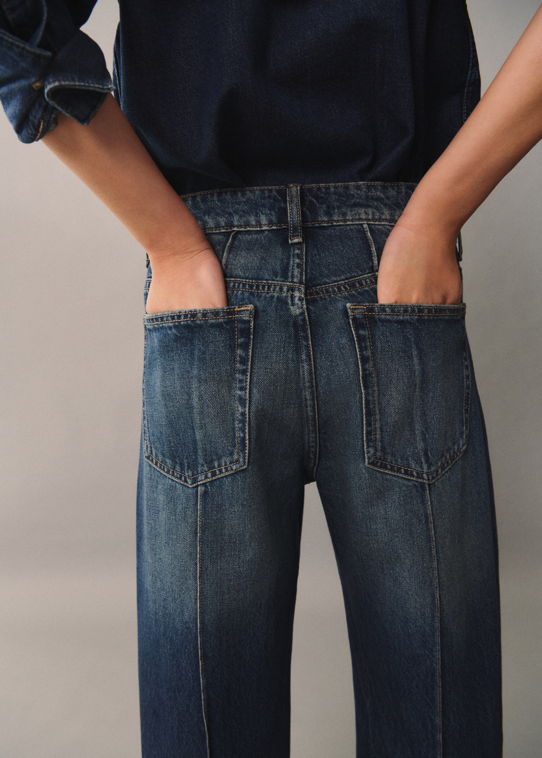 High waist straight jeans - Details of the article 6, Dark Blue. Ref: 77015648-00.